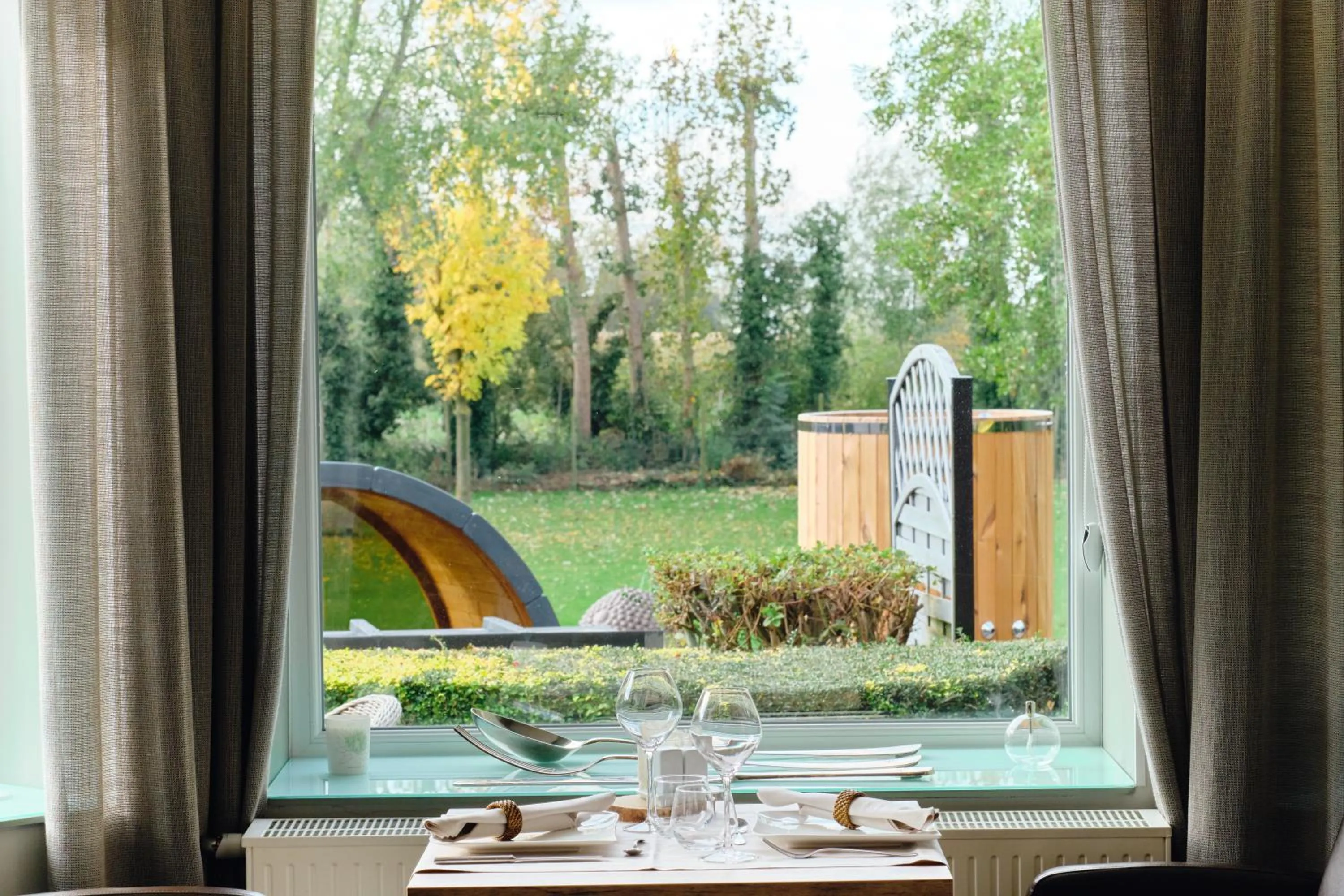 Restaurant/places to eat in Au Petit Manoir