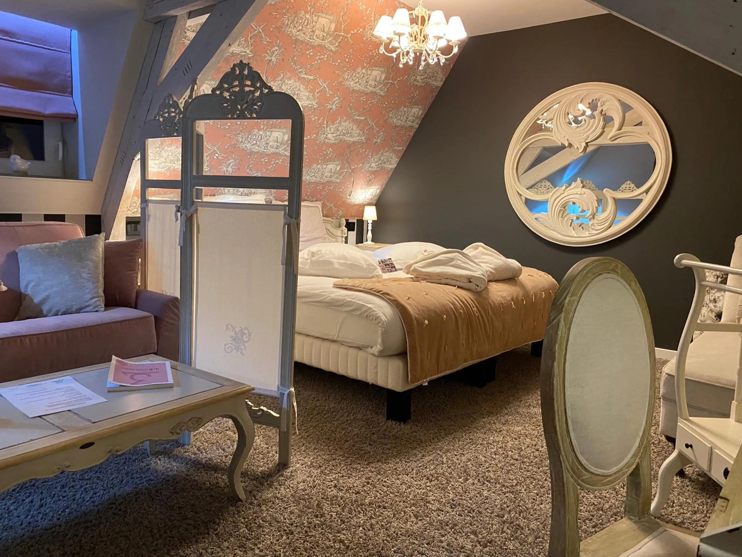 Bedroom, Bed in Au Petit Manoir