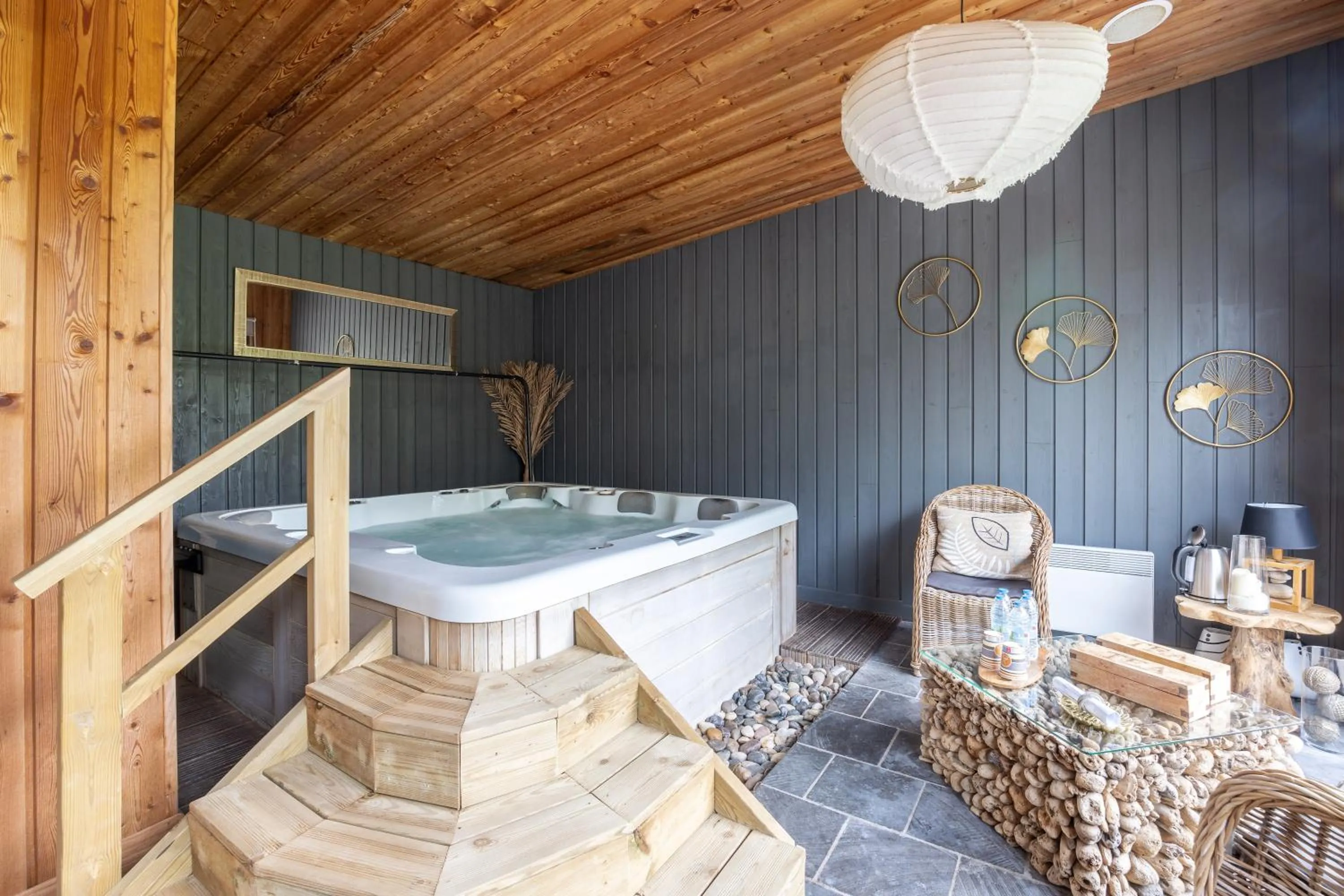 Hot Tub in Au Petit Manoir