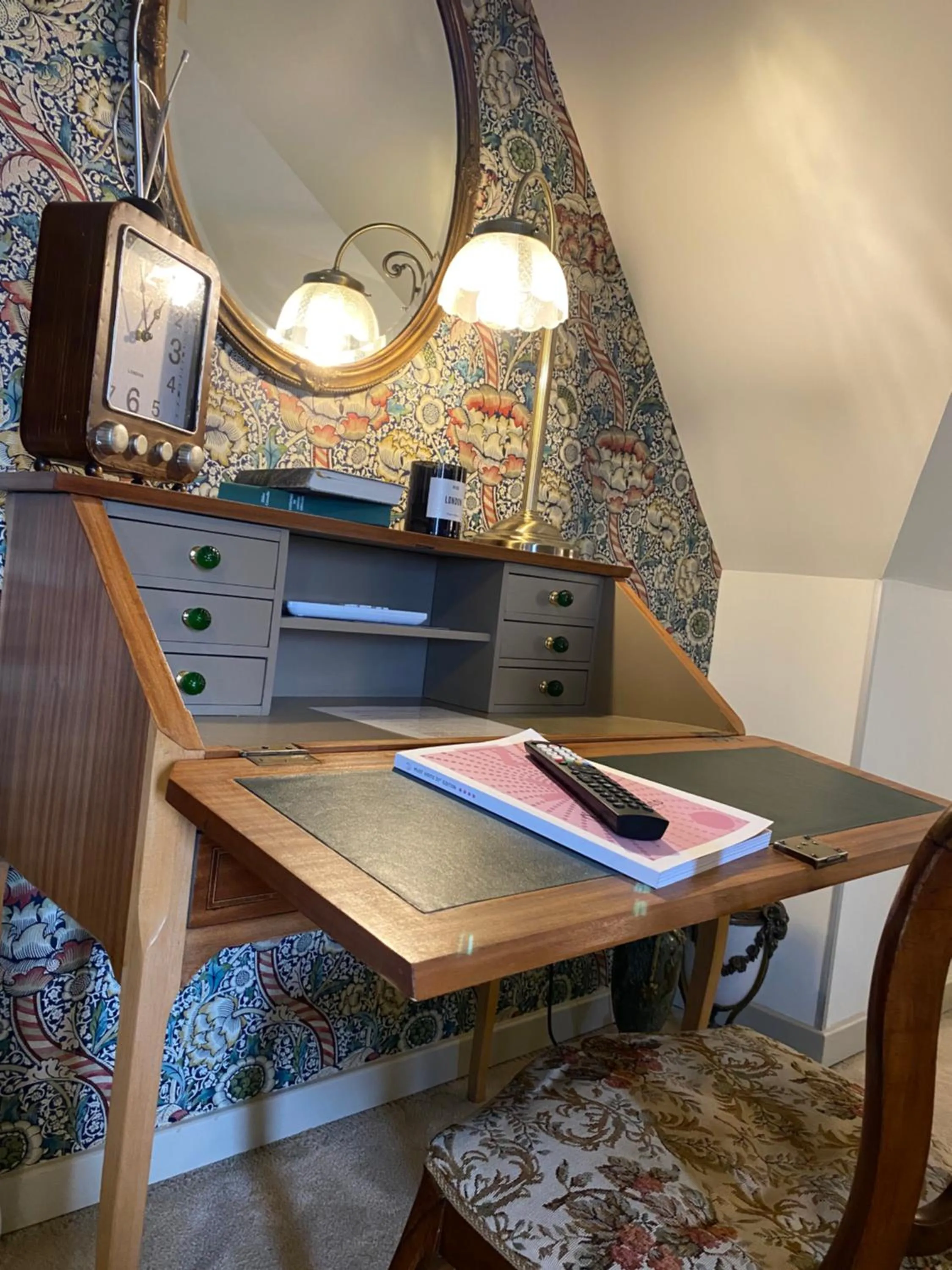 Seating area in Au Petit Manoir