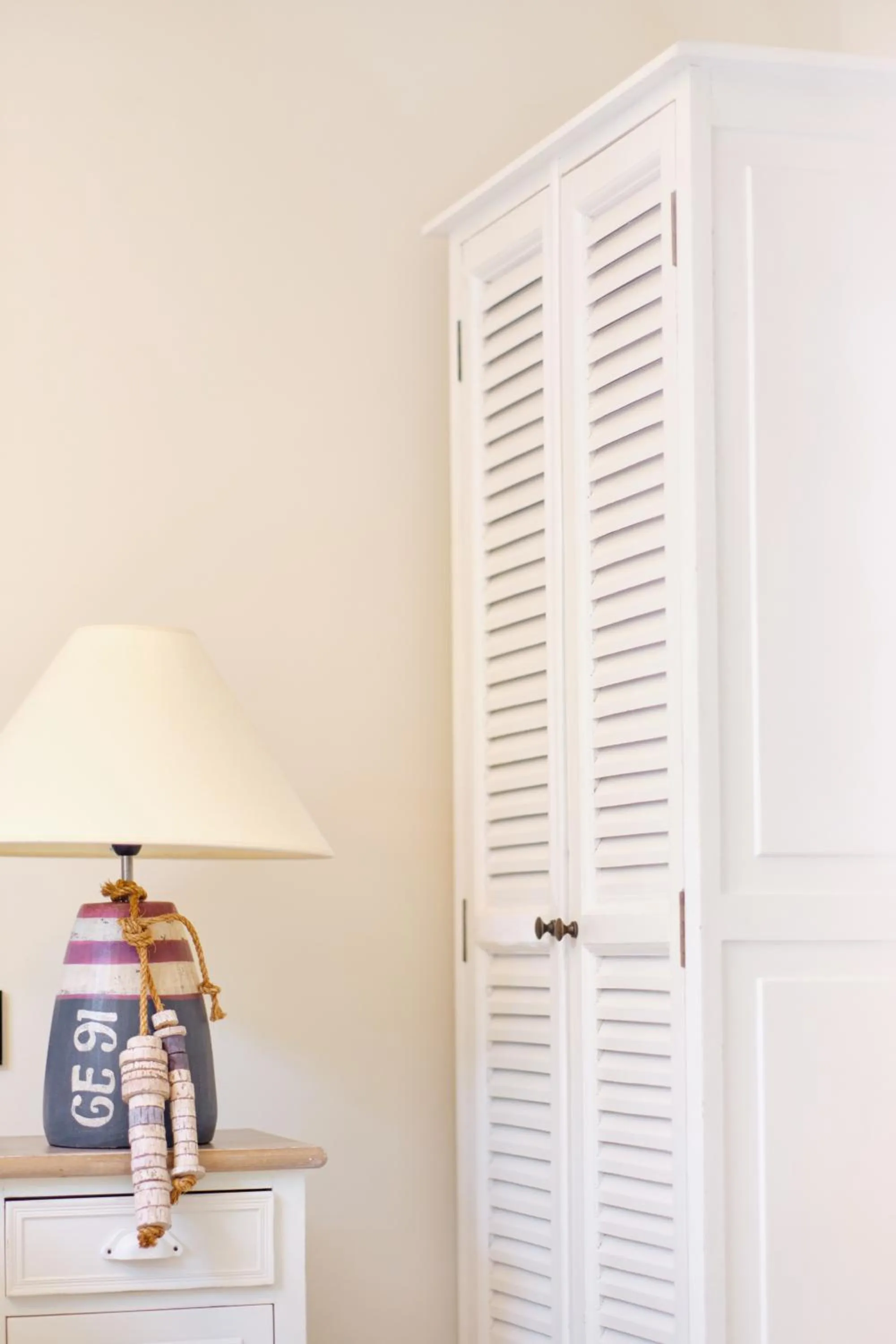 wardrobe in Au Petit Manoir