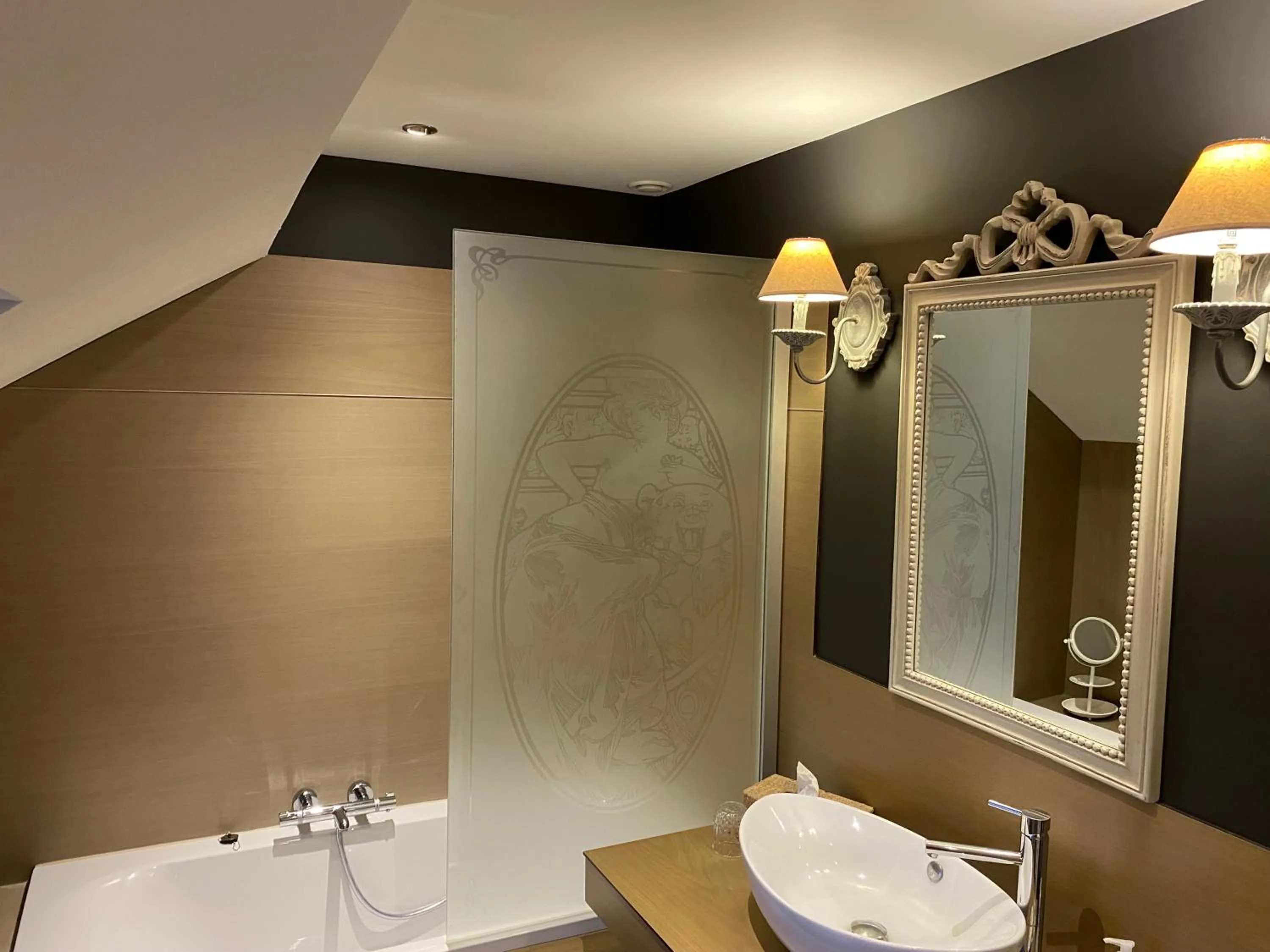 Bathroom in Au Petit Manoir