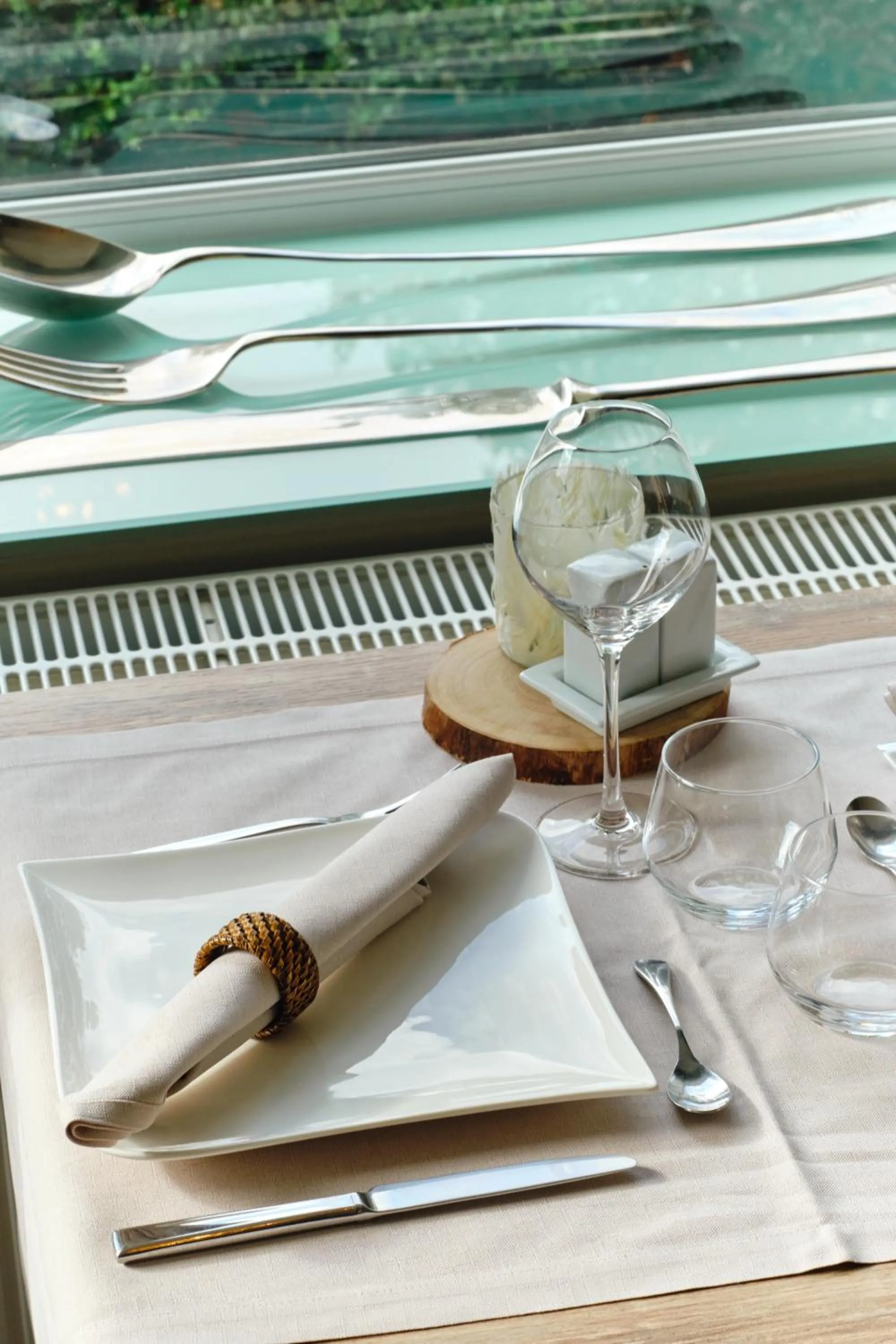 Restaurant/places to eat in Au Petit Manoir