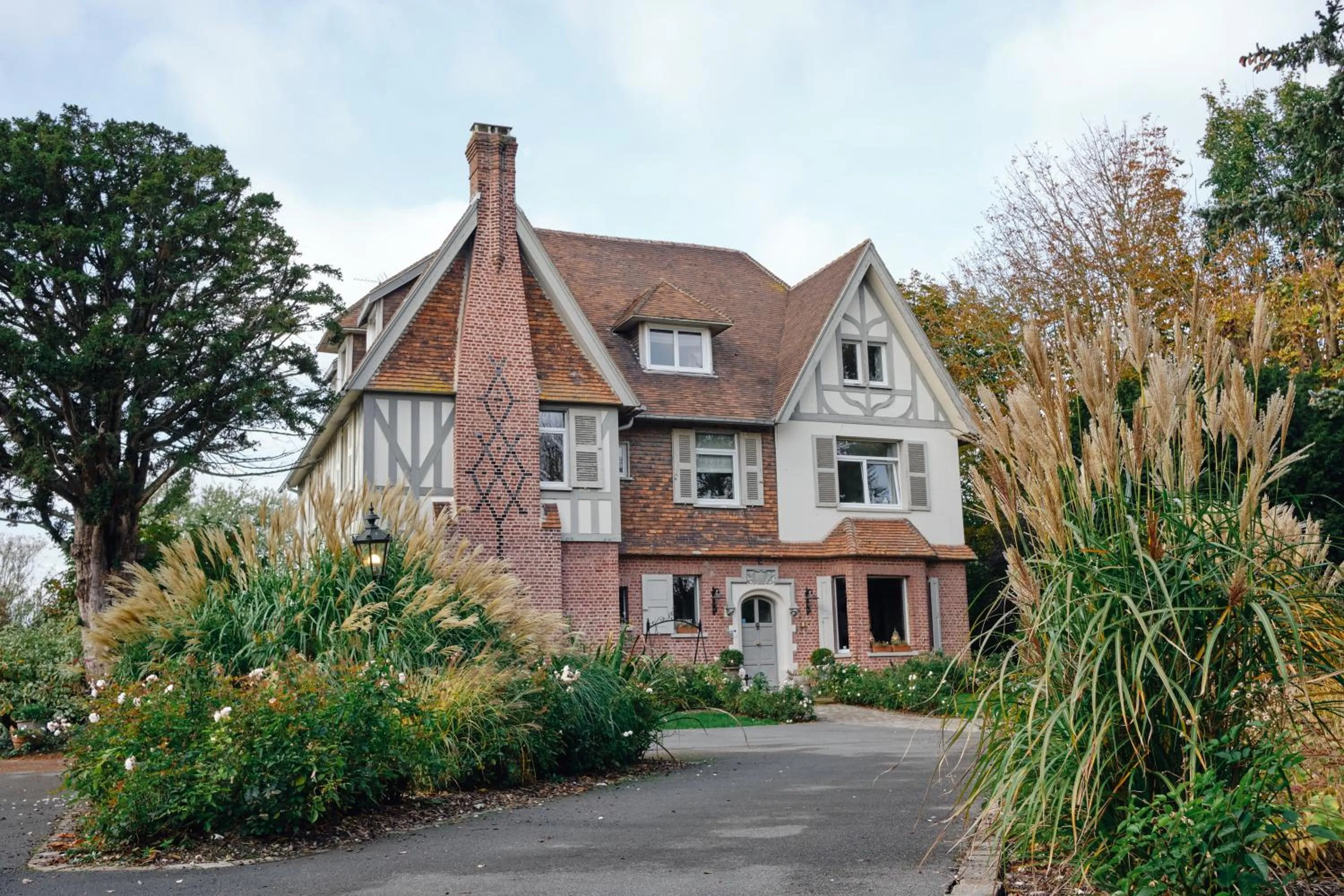 Property building in Au Petit Manoir