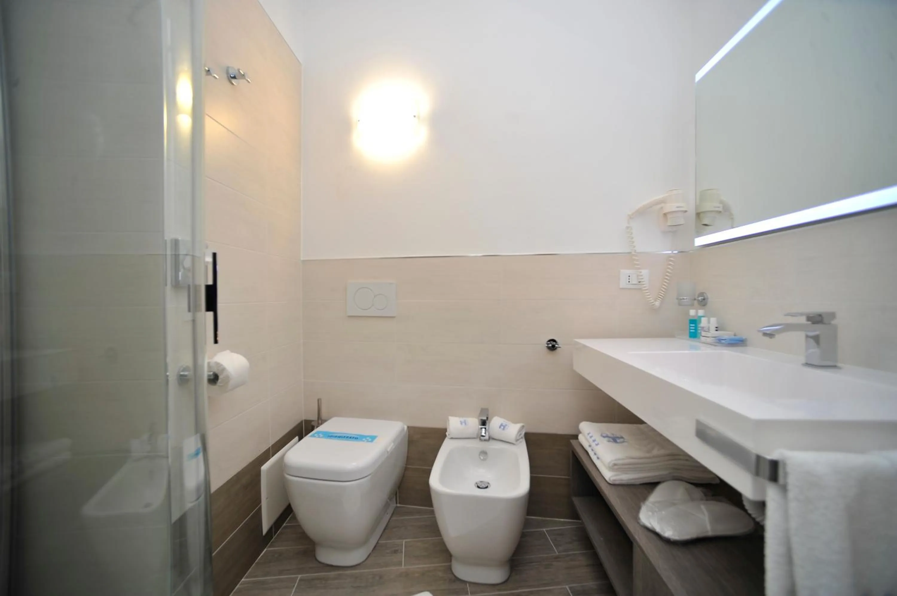 Bathroom in Hotel Corallo