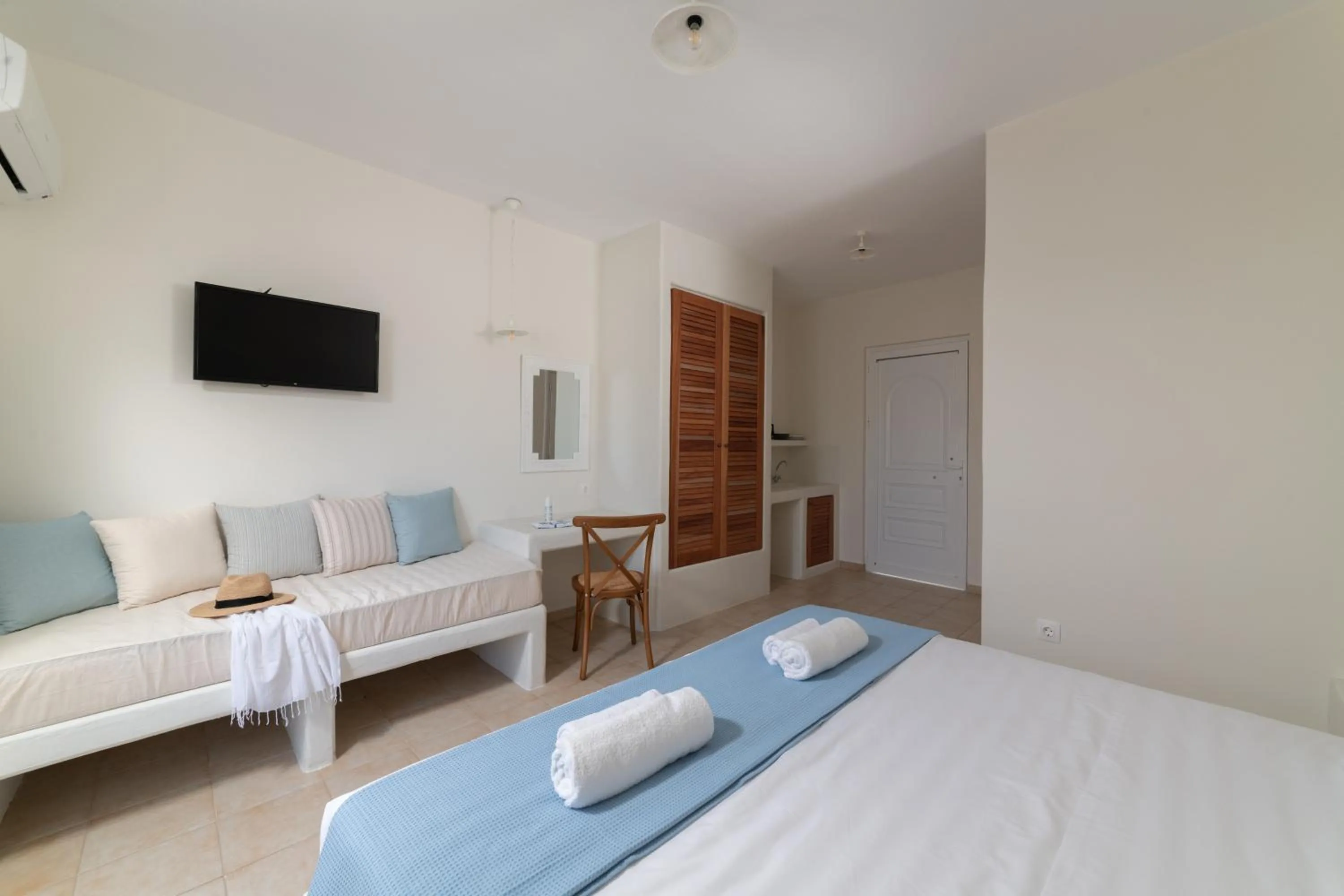 TV and multimedia, Bed in Stegna Akti Luxury Suites