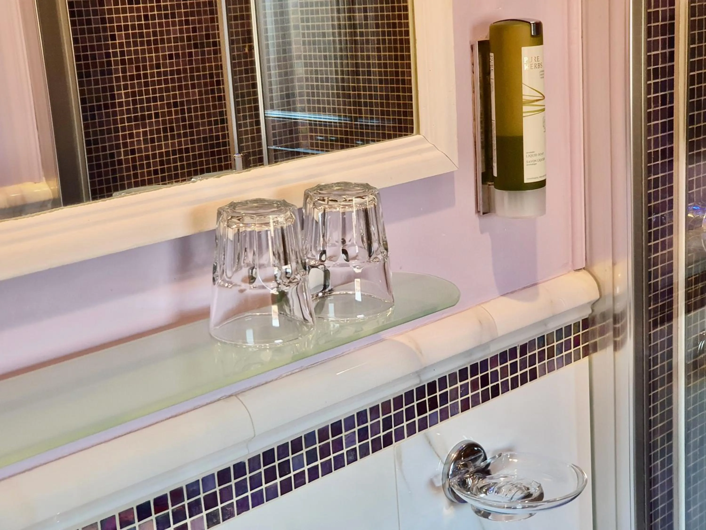 Bathroom in Hotel Aurora