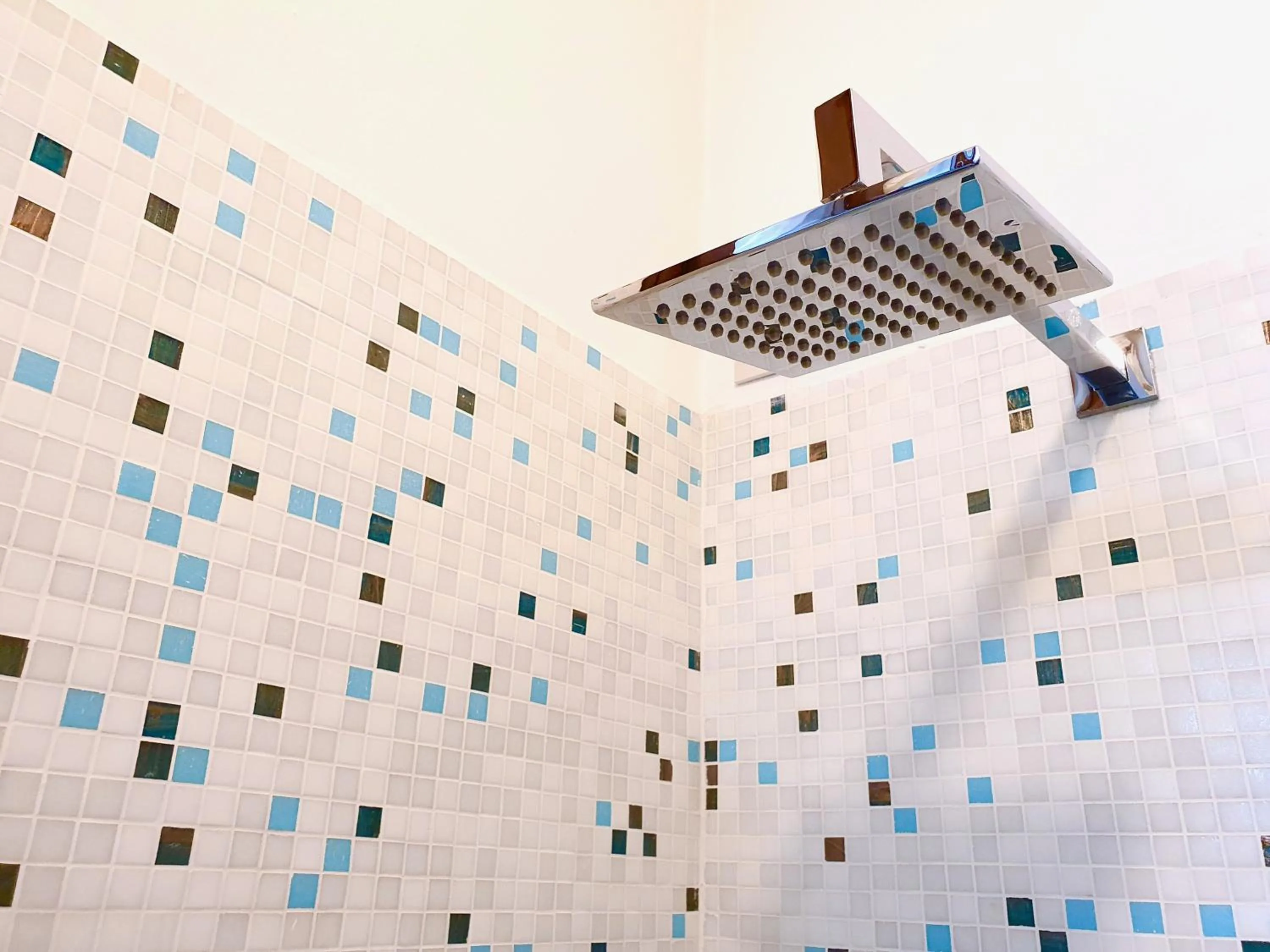 Shower in Hotel Aurora