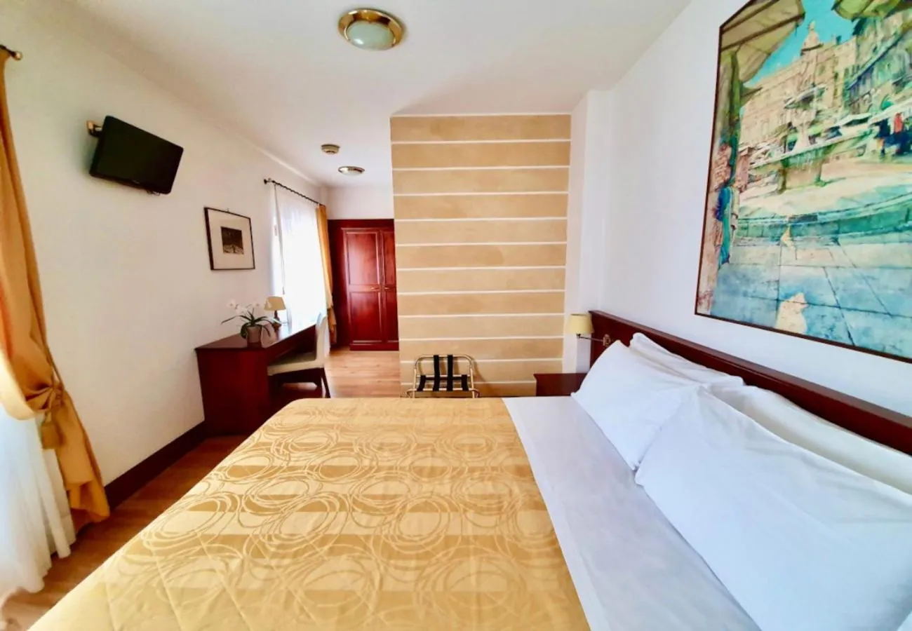 Bedroom, Bed in Hotel Aurora