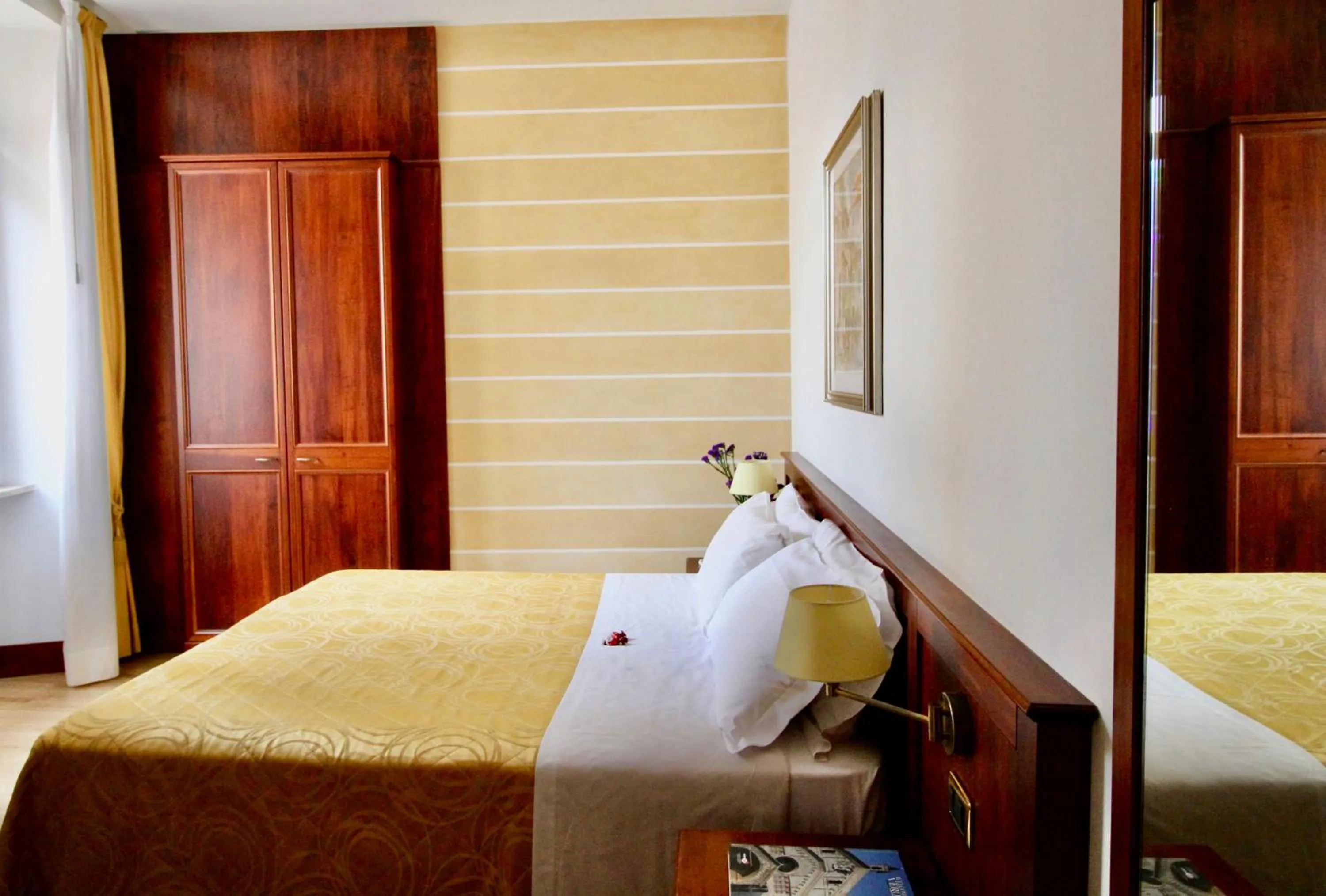 Bedroom, Bed in Hotel Aurora