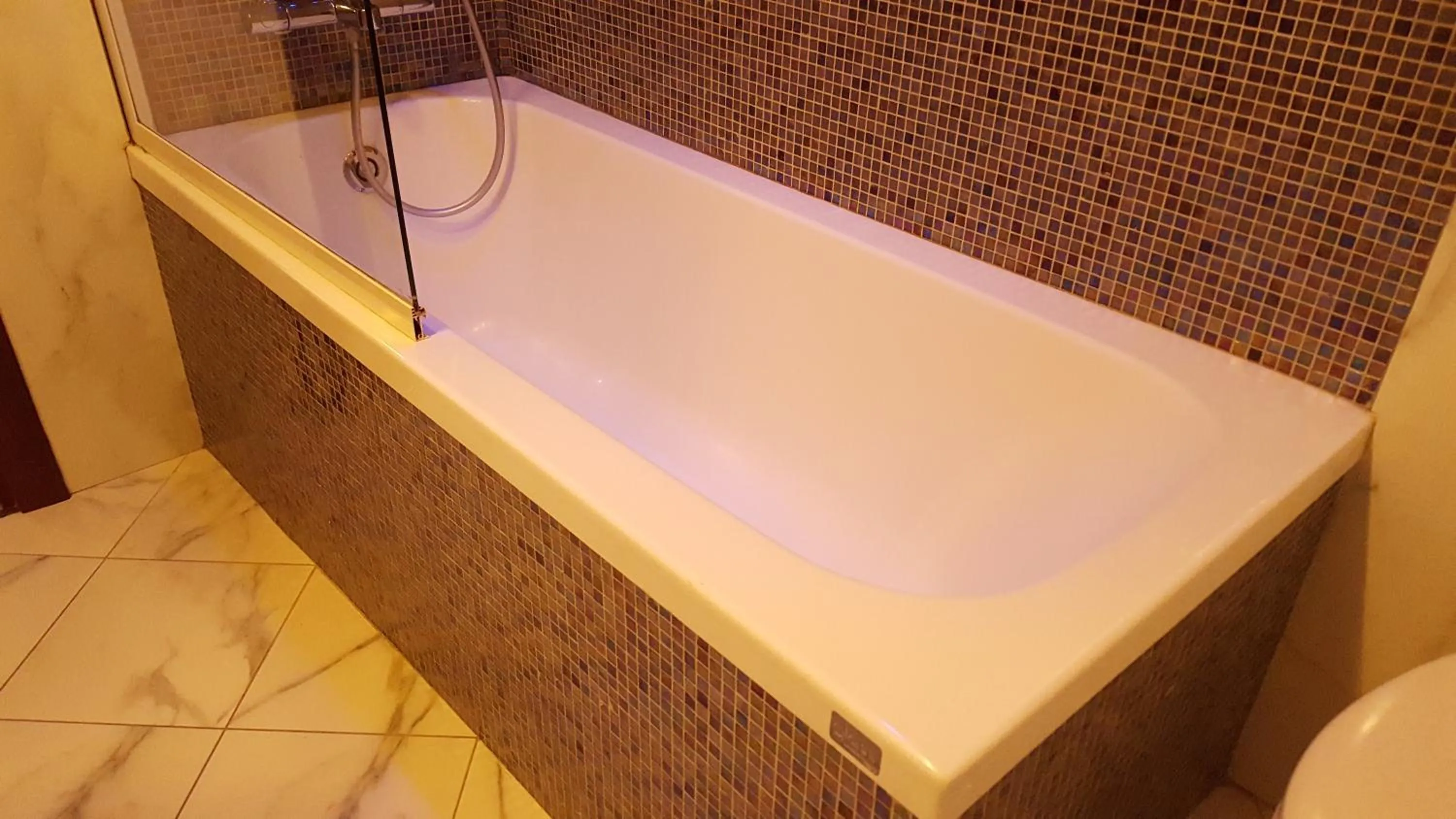 Bathroom in Hotel Aurora