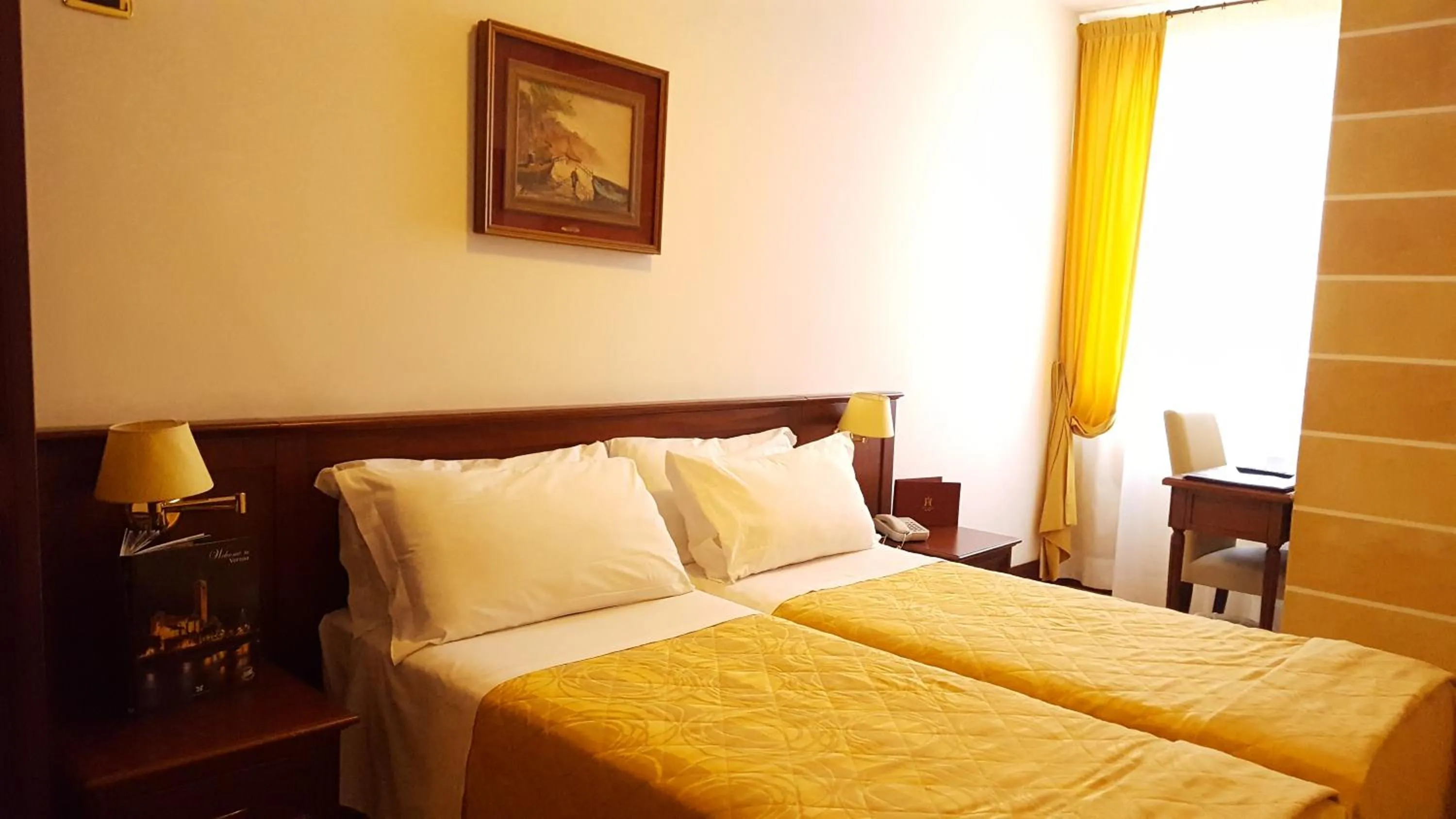 Bedroom, Bed in Hotel Aurora