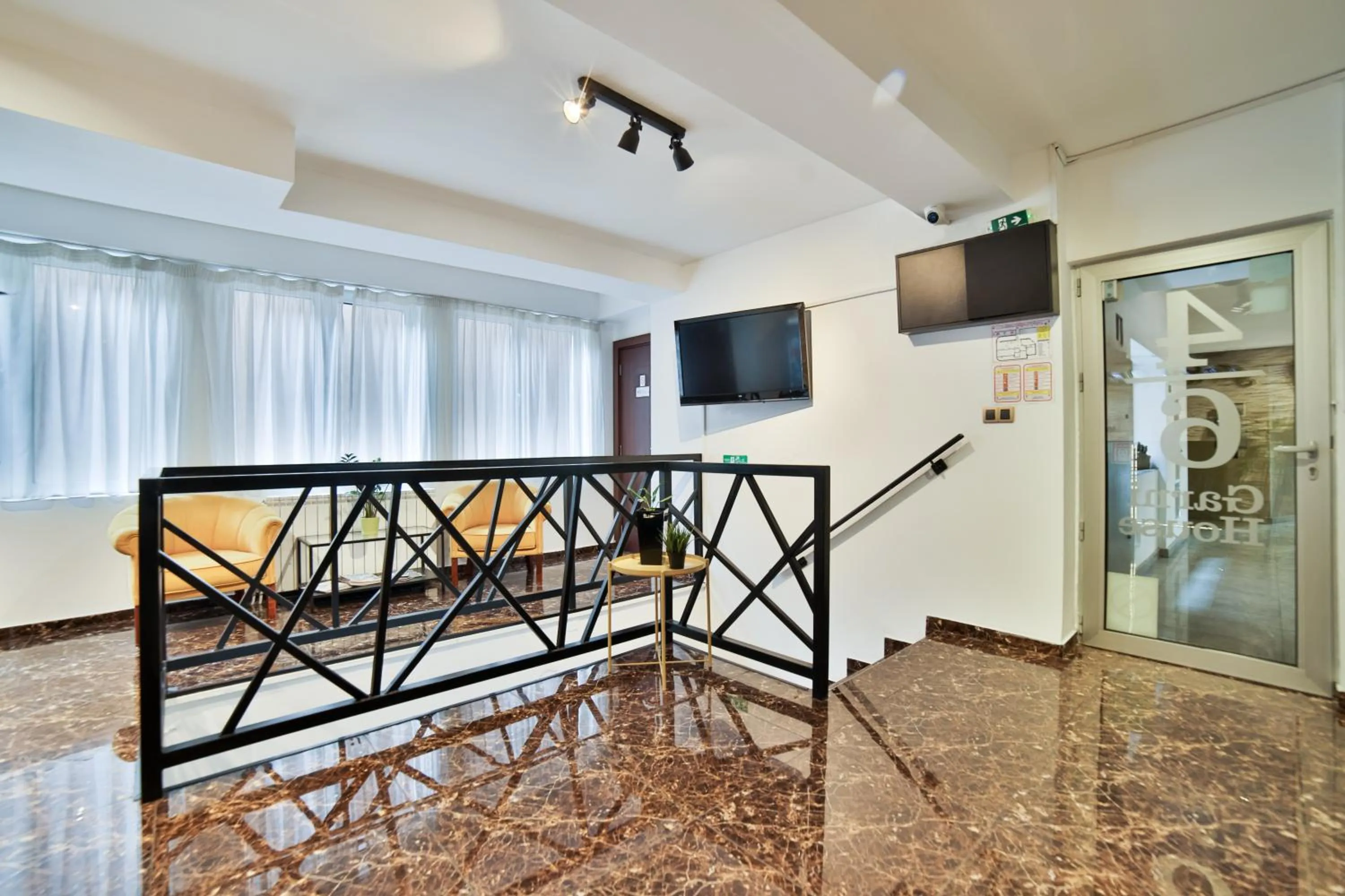 Communal lounge/ TV room in Garni House 46 Plus