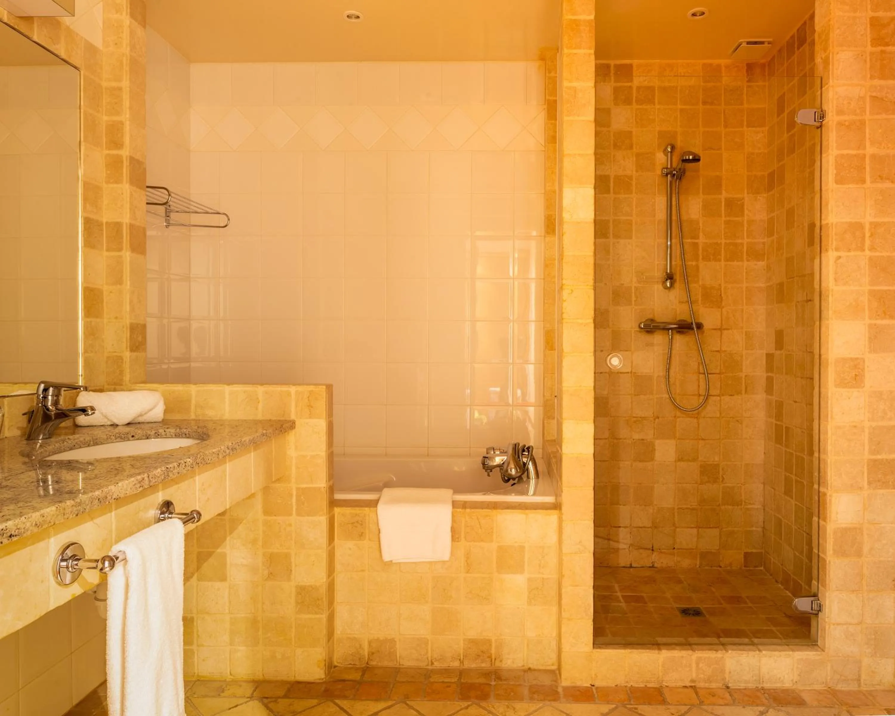 Shower in Hotel Restaurant Le Centenaire