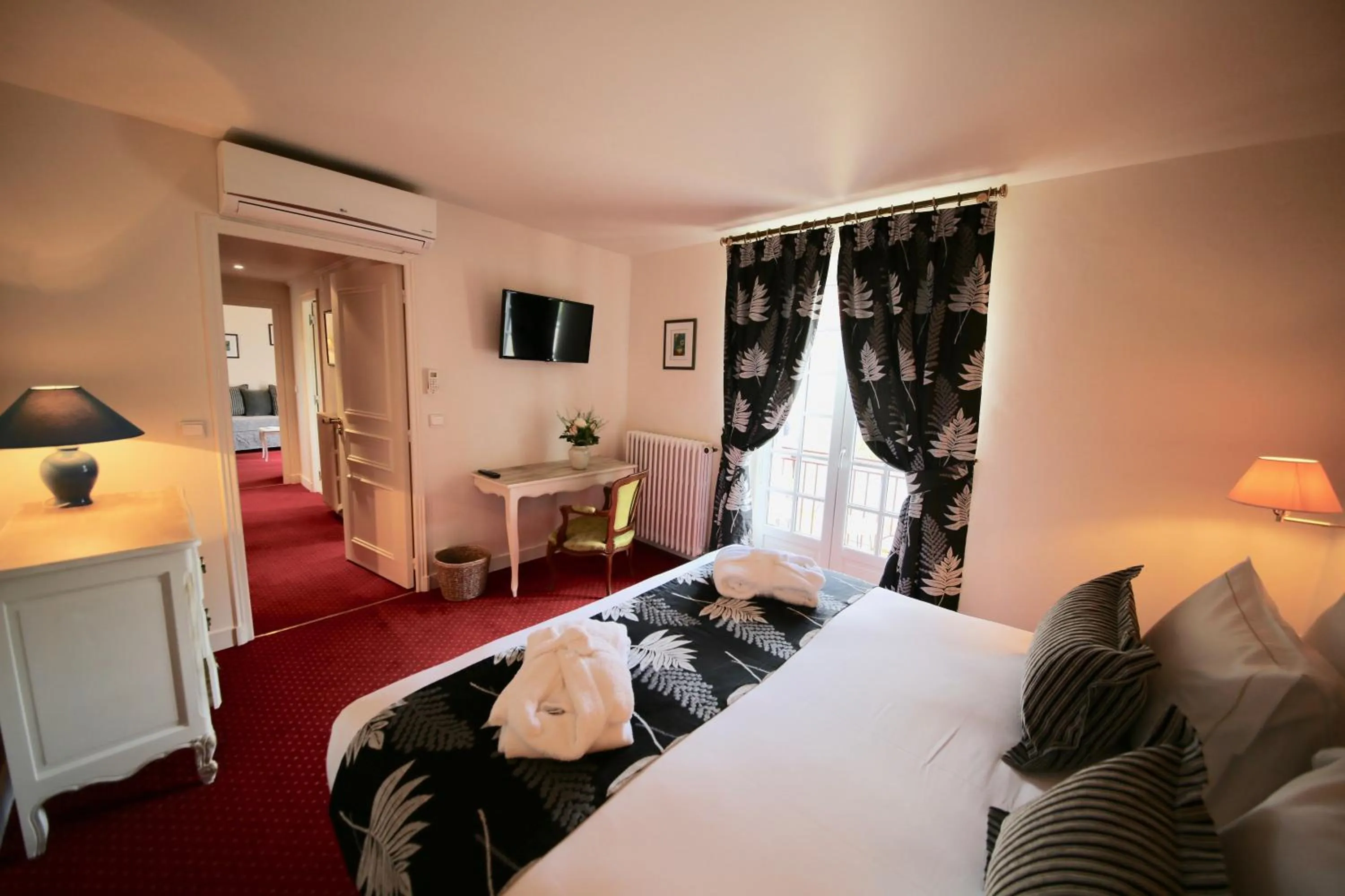 Bed in Hotel Restaurant Le Centenaire