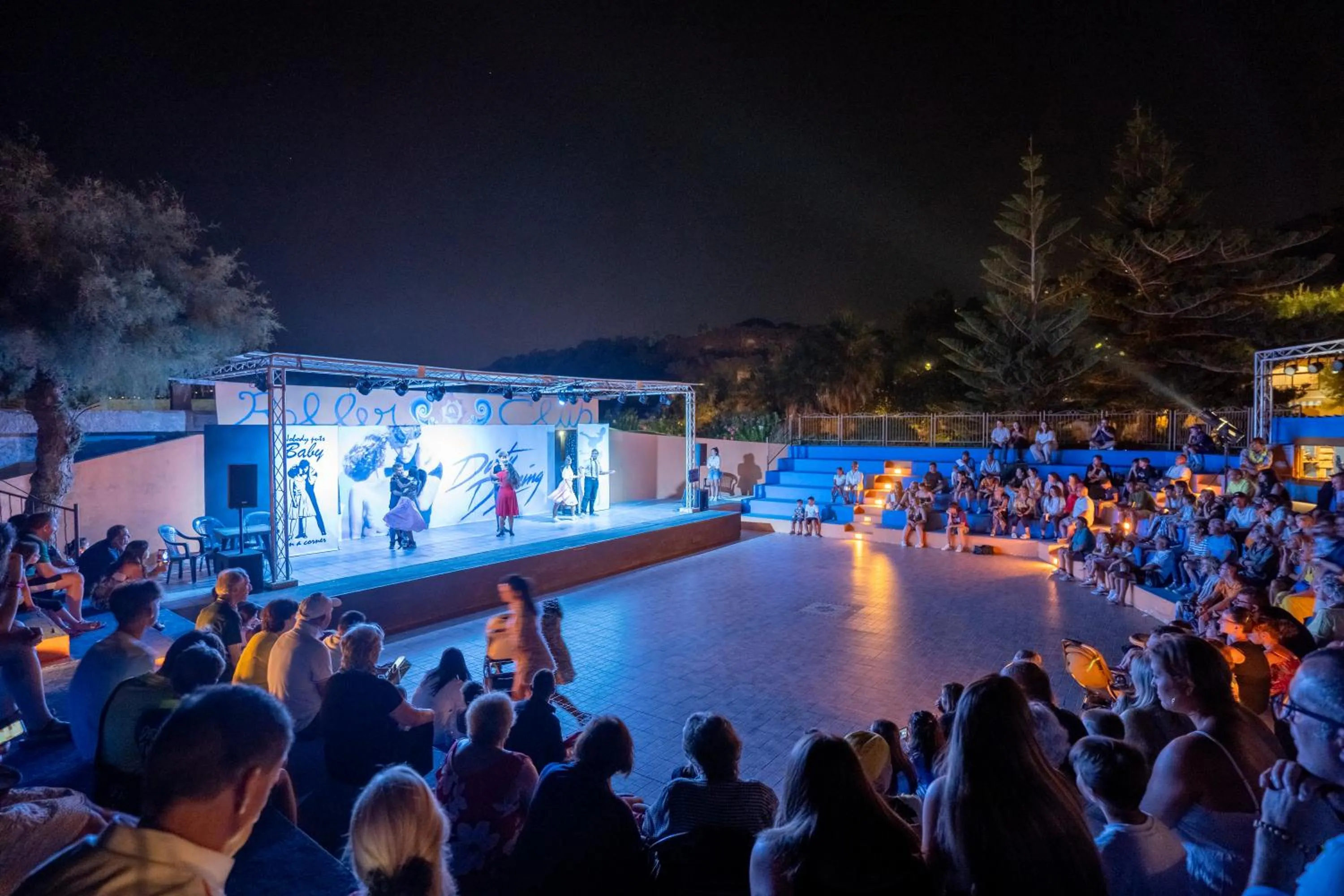 Evening entertainment in Hotel Villaggio Roller Club
