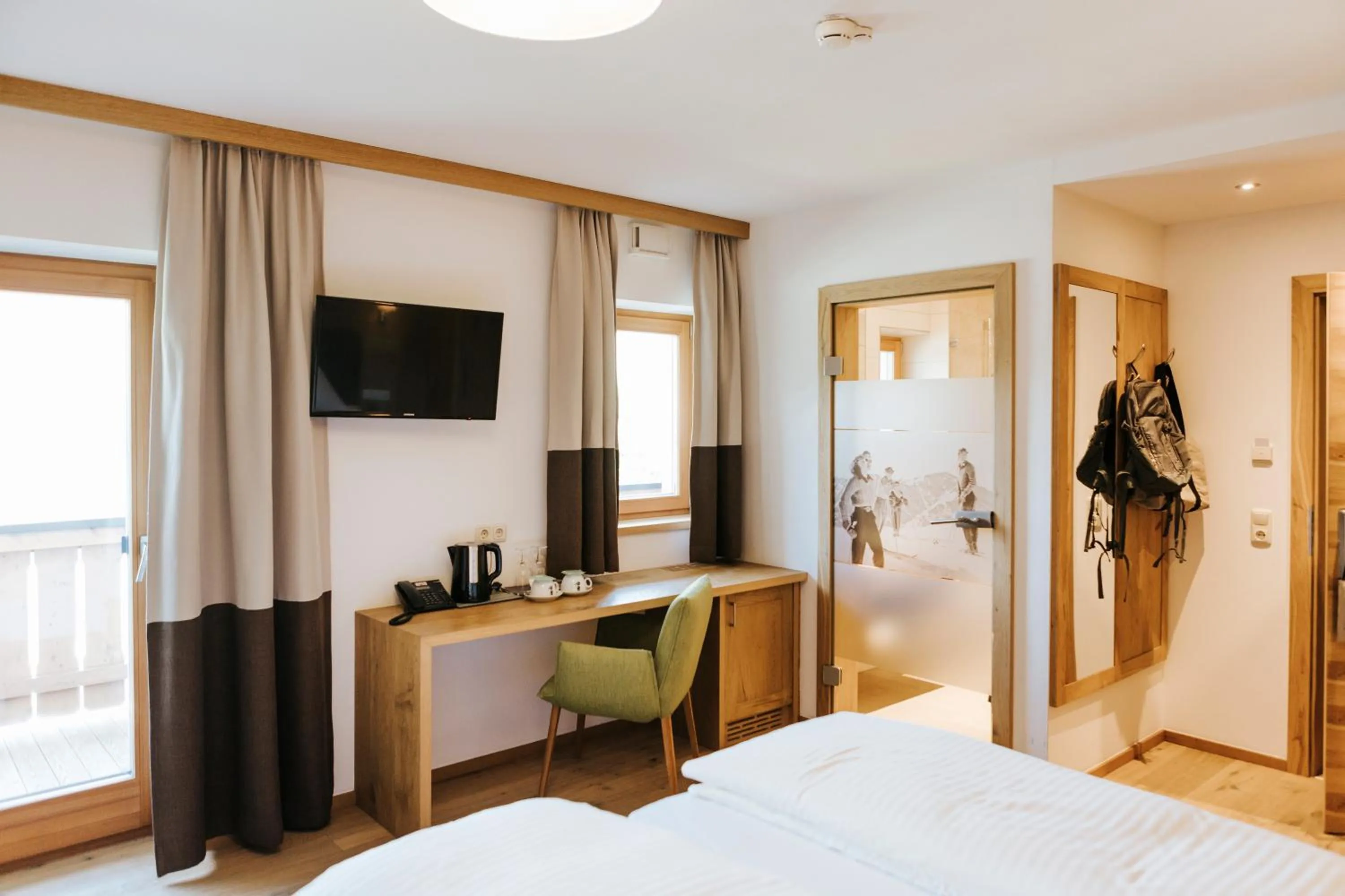 Kitchen or kitchenette, Bed in Hotel Thurnerhof