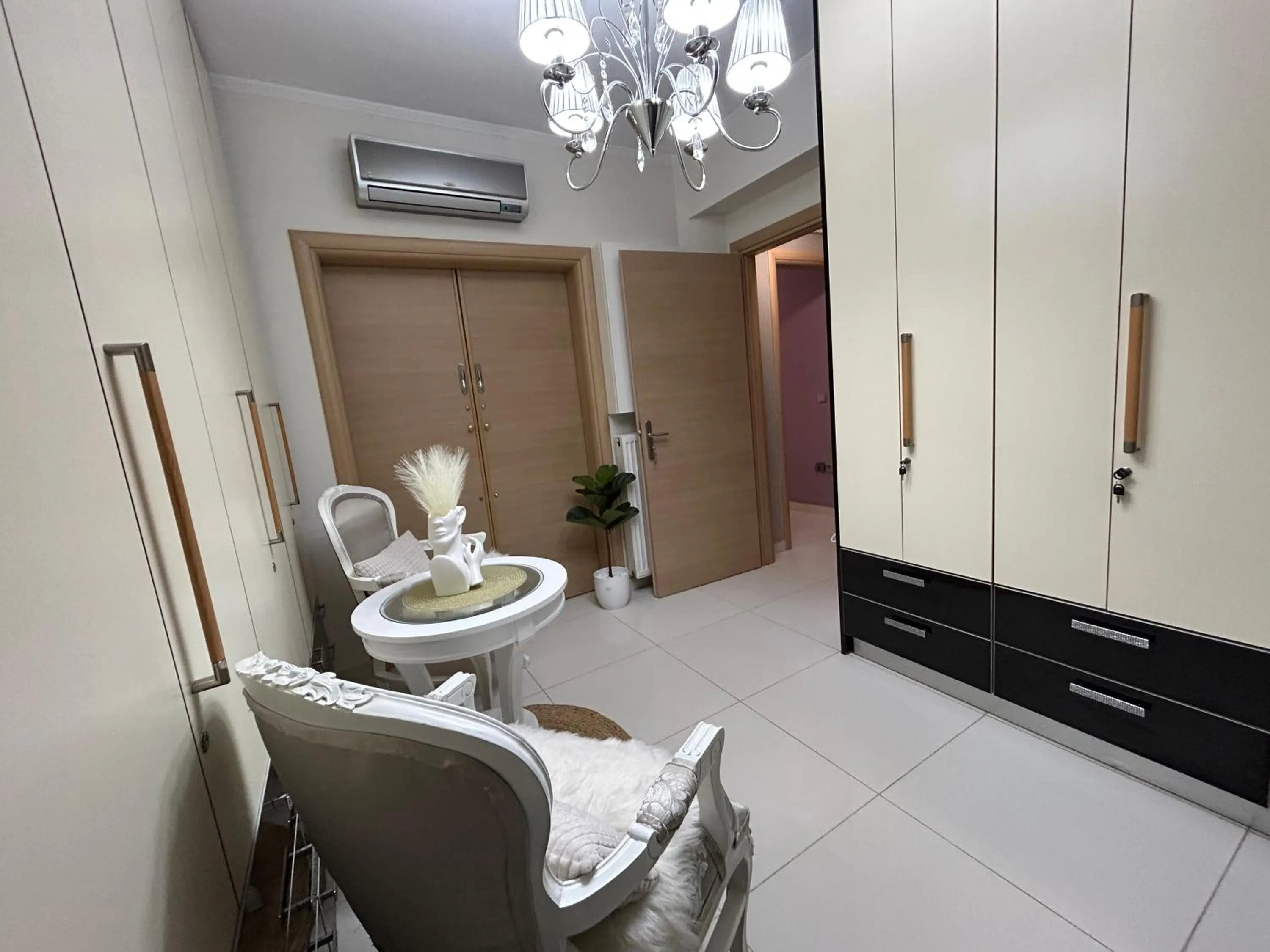 wardrobe in Palataki Residence