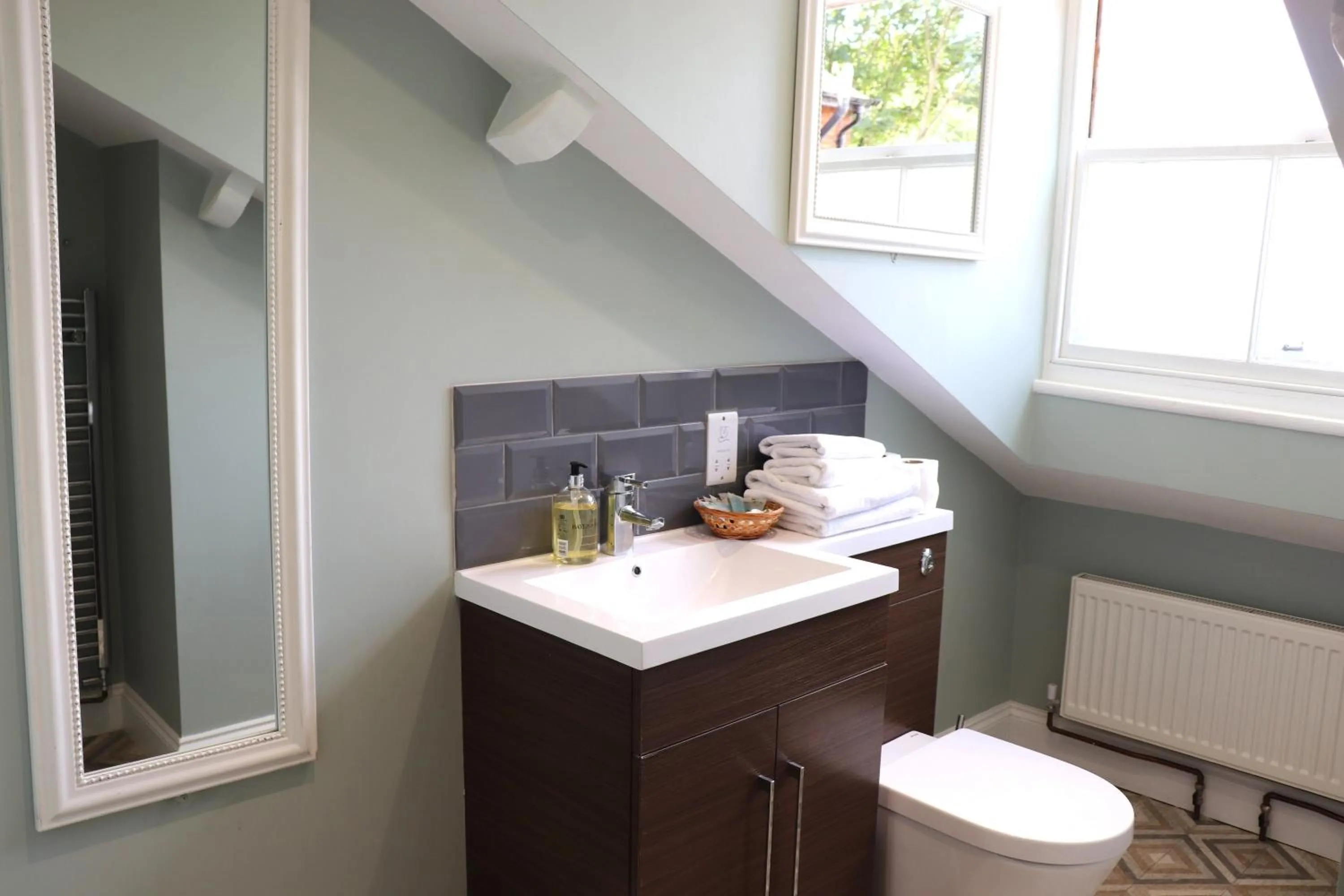 Toilet in The White Horse Hotel