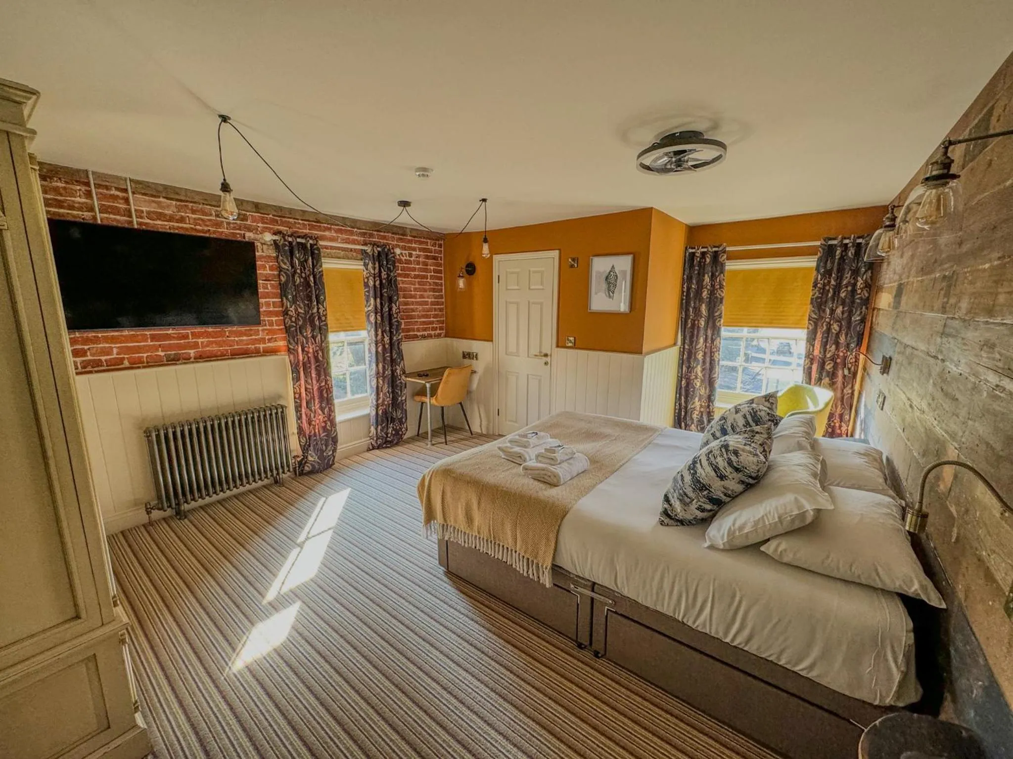 Bed in The White Horse Hotel