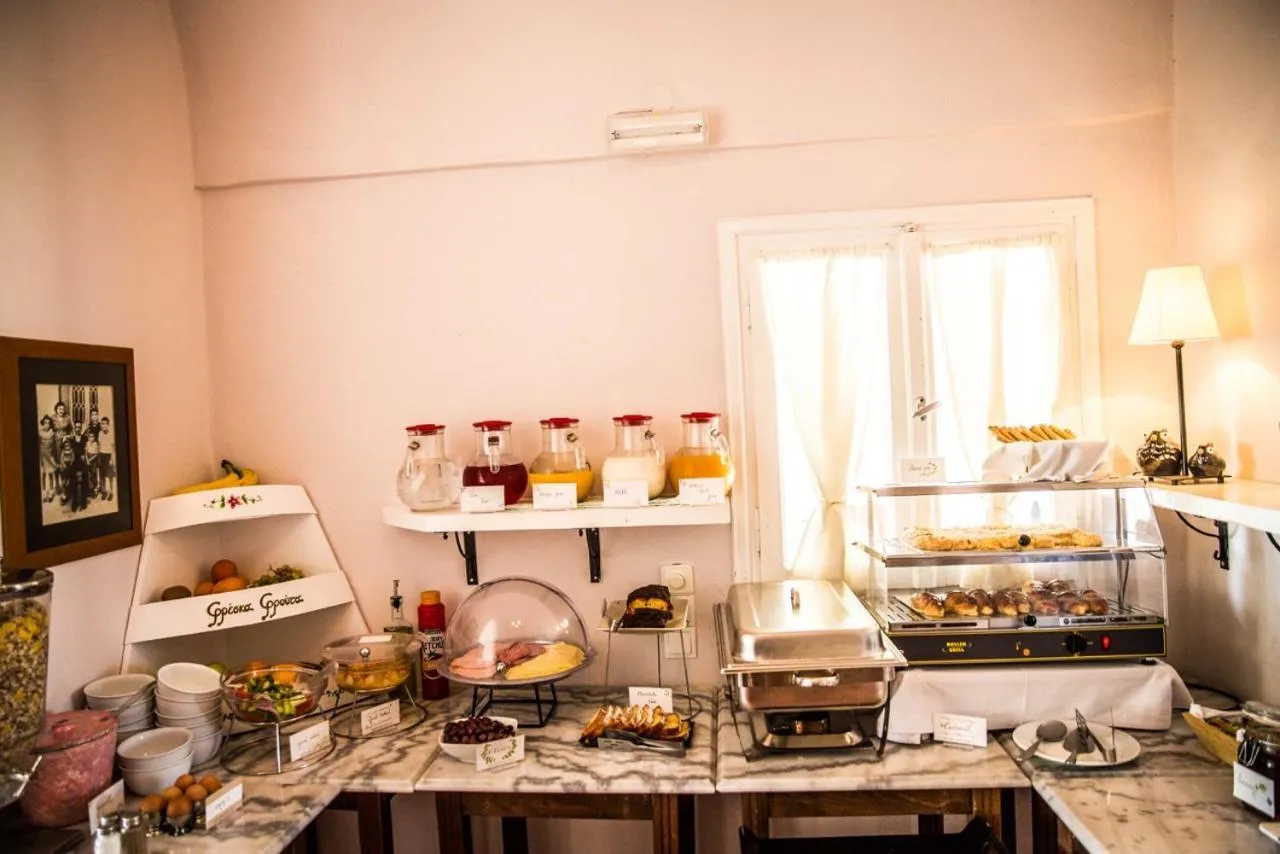 Buffet breakfast in Villa Ilias