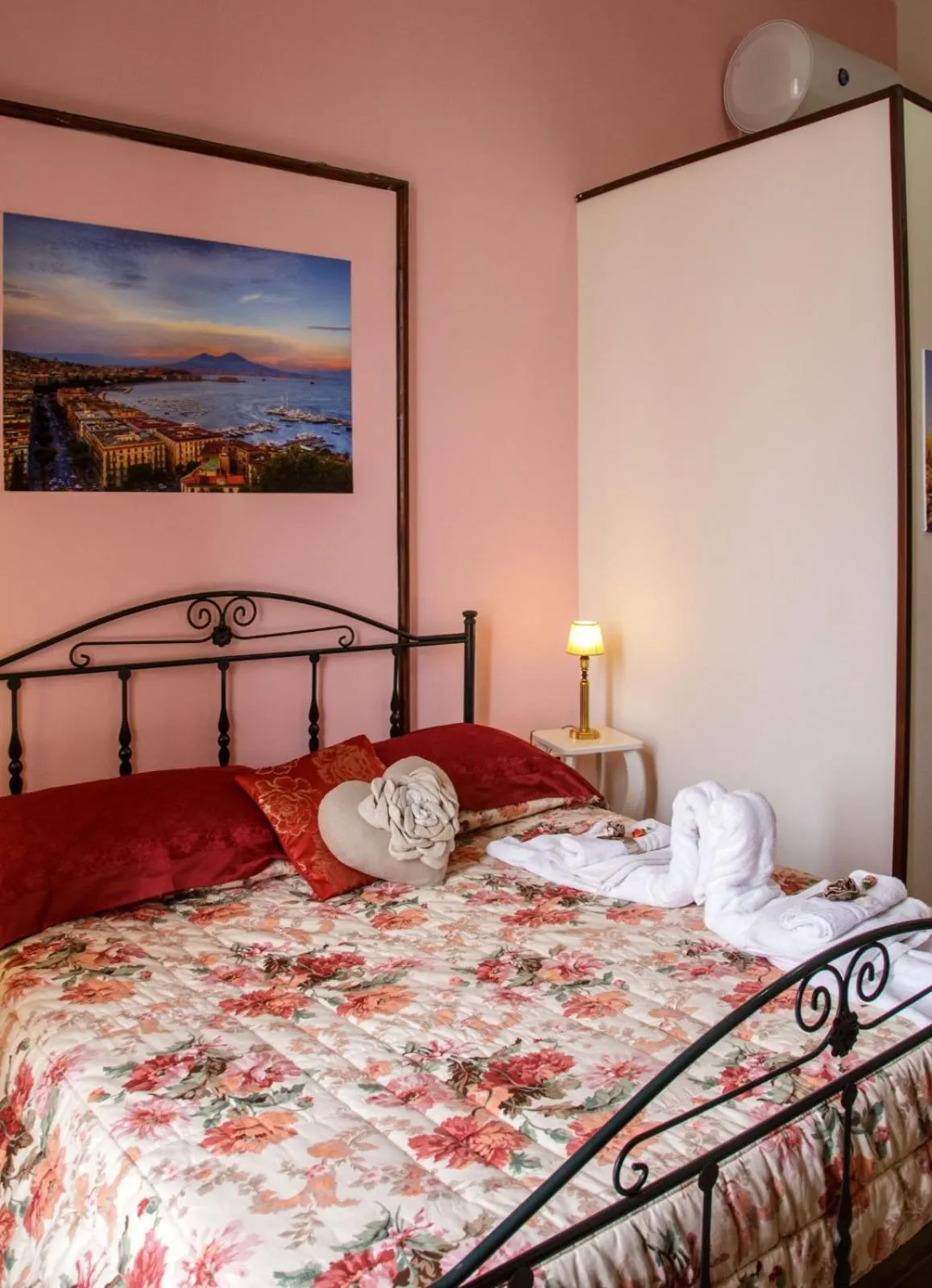 Bed in Parthenope's home