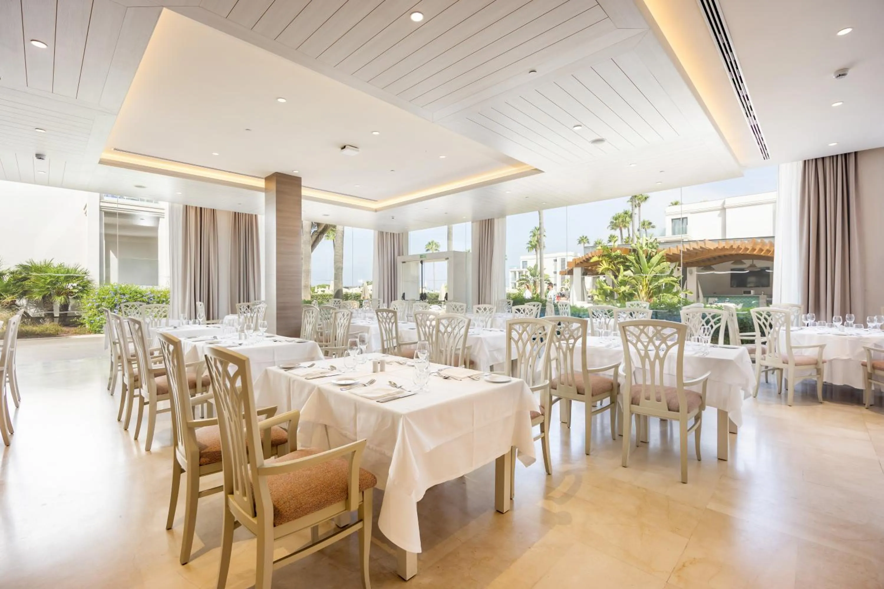 Restaurant/places to eat in Hipotels Barrosa Park