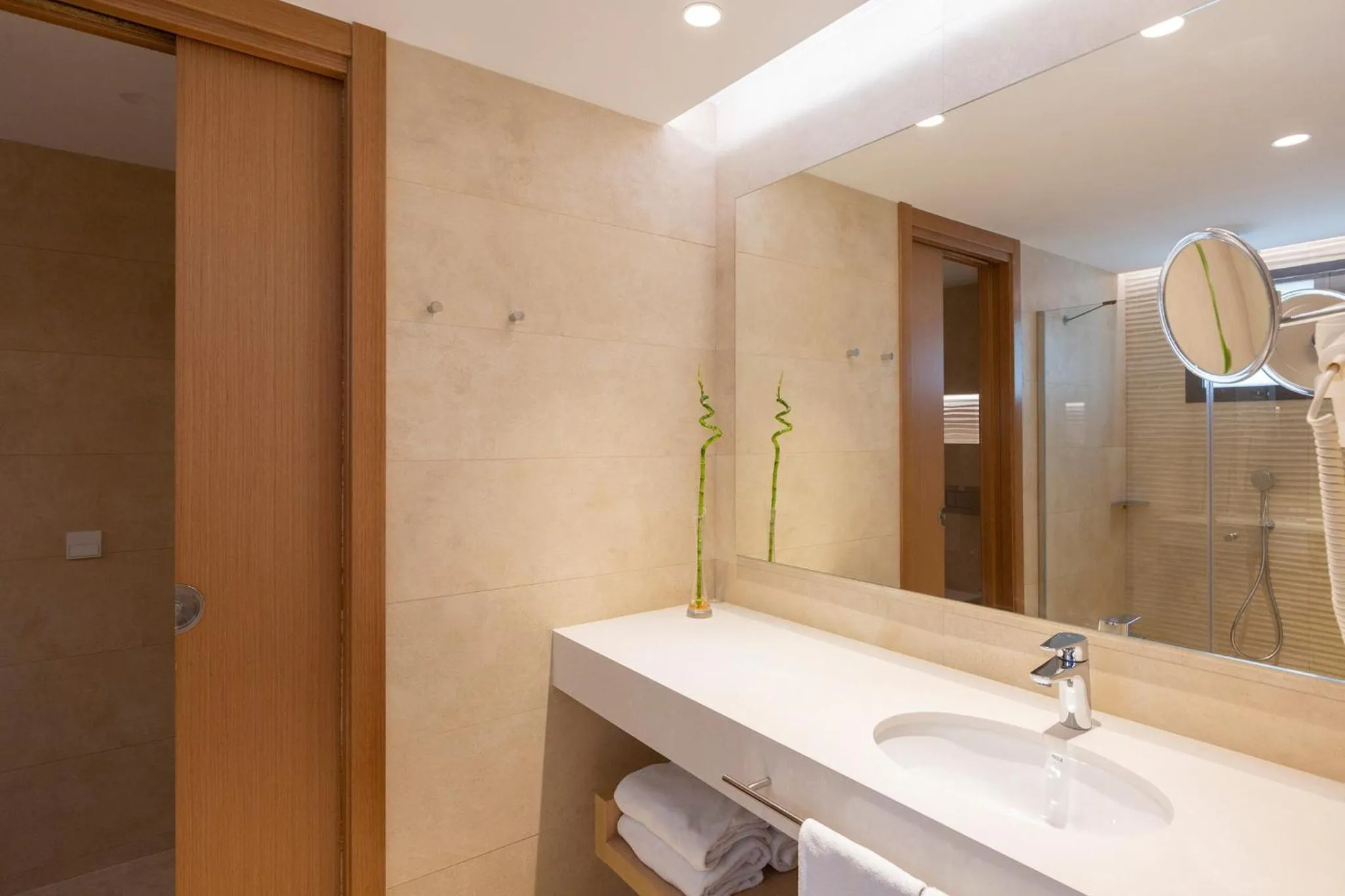 Shower in Hipotels Barrosa Park