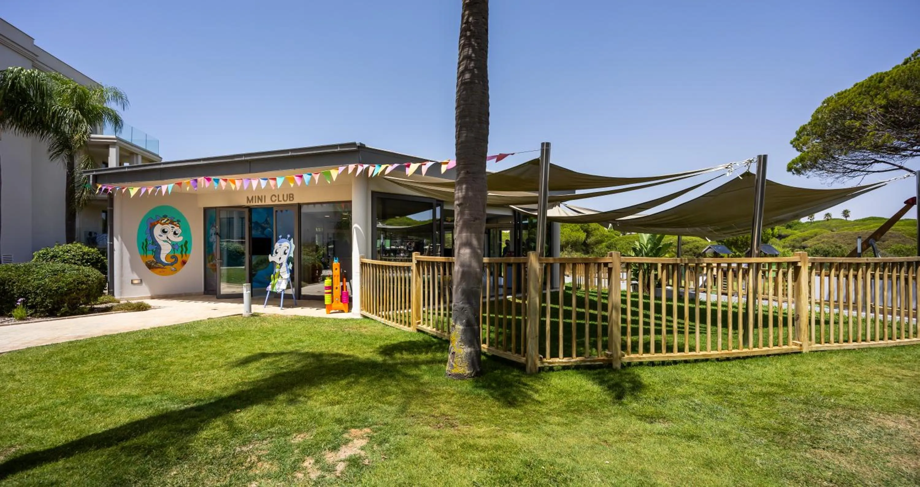 Property building in Hipotels Barrosa Park