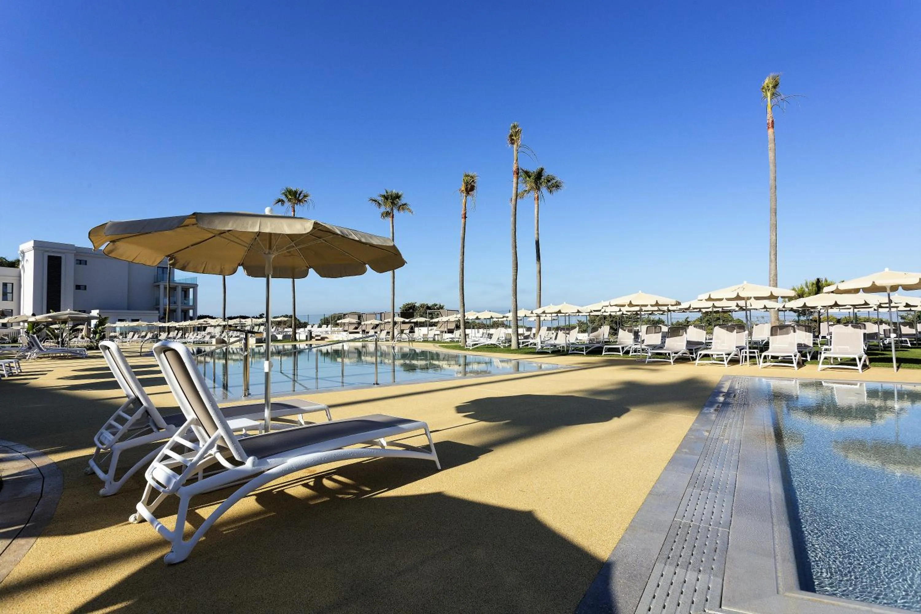 Pool view in Hipotels Barrosa Park
