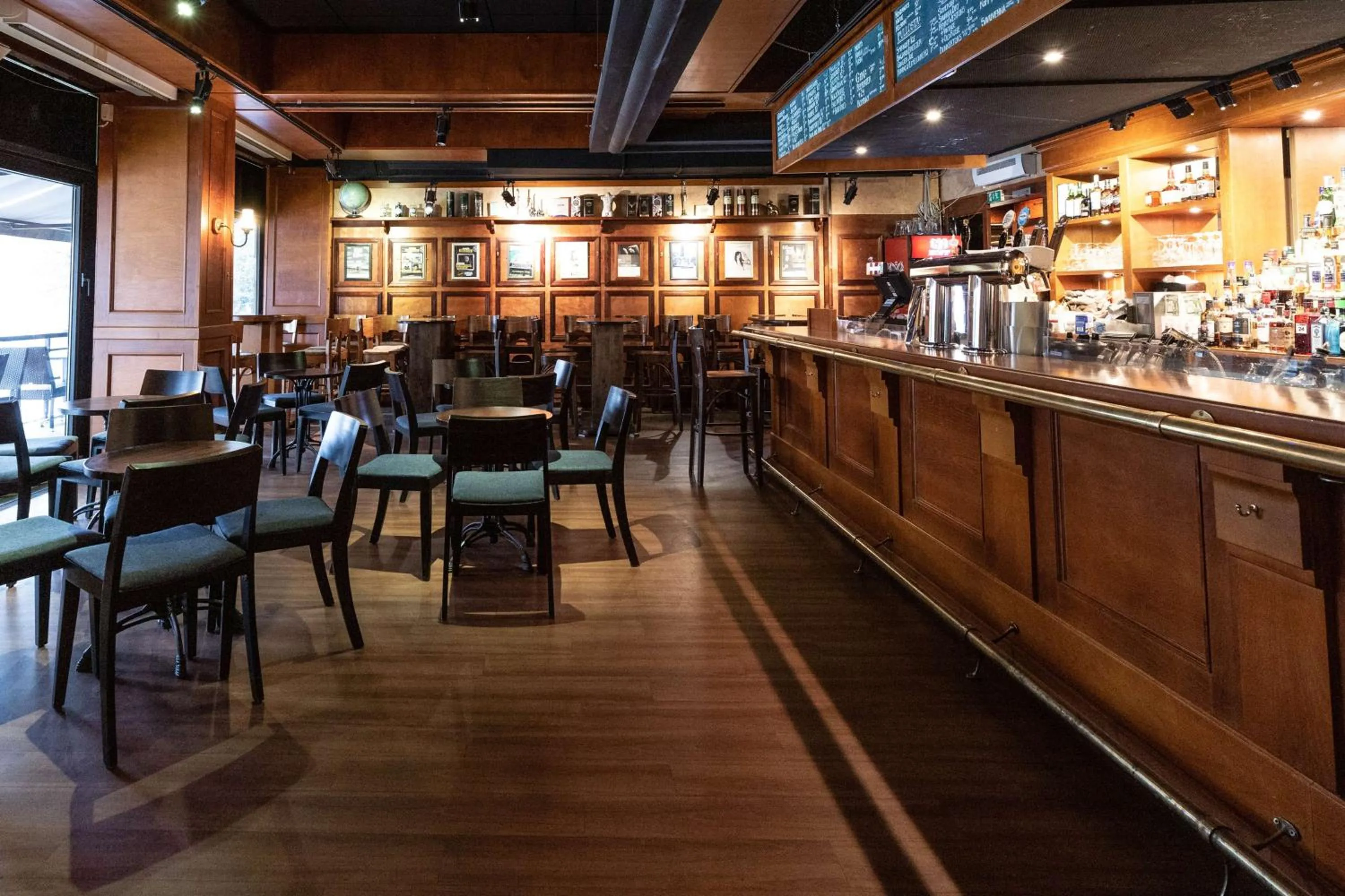 Lounge or bar in Scandic Tampere Koskipuisto