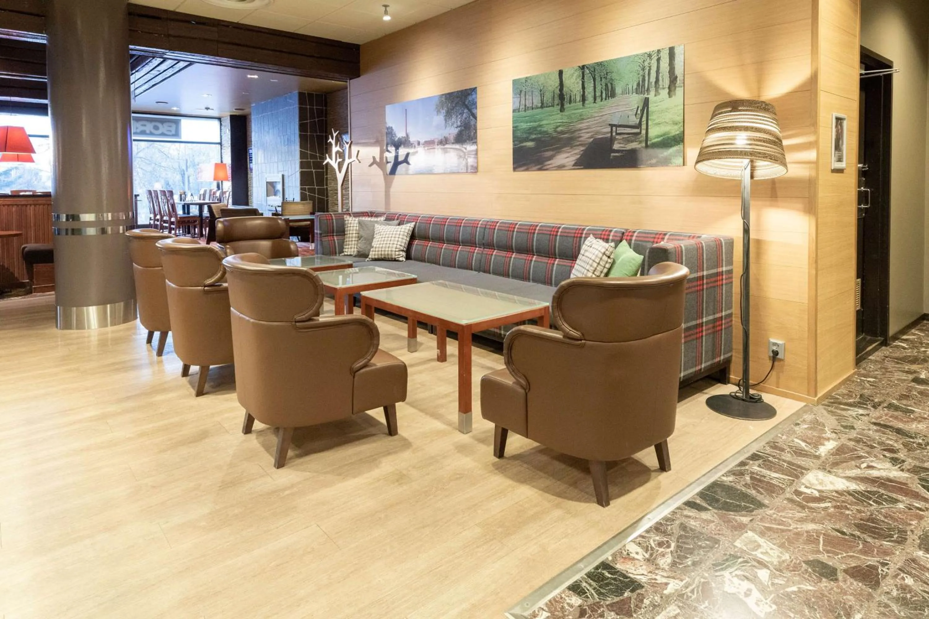 Lobby or reception in Scandic Tampere Koskipuisto