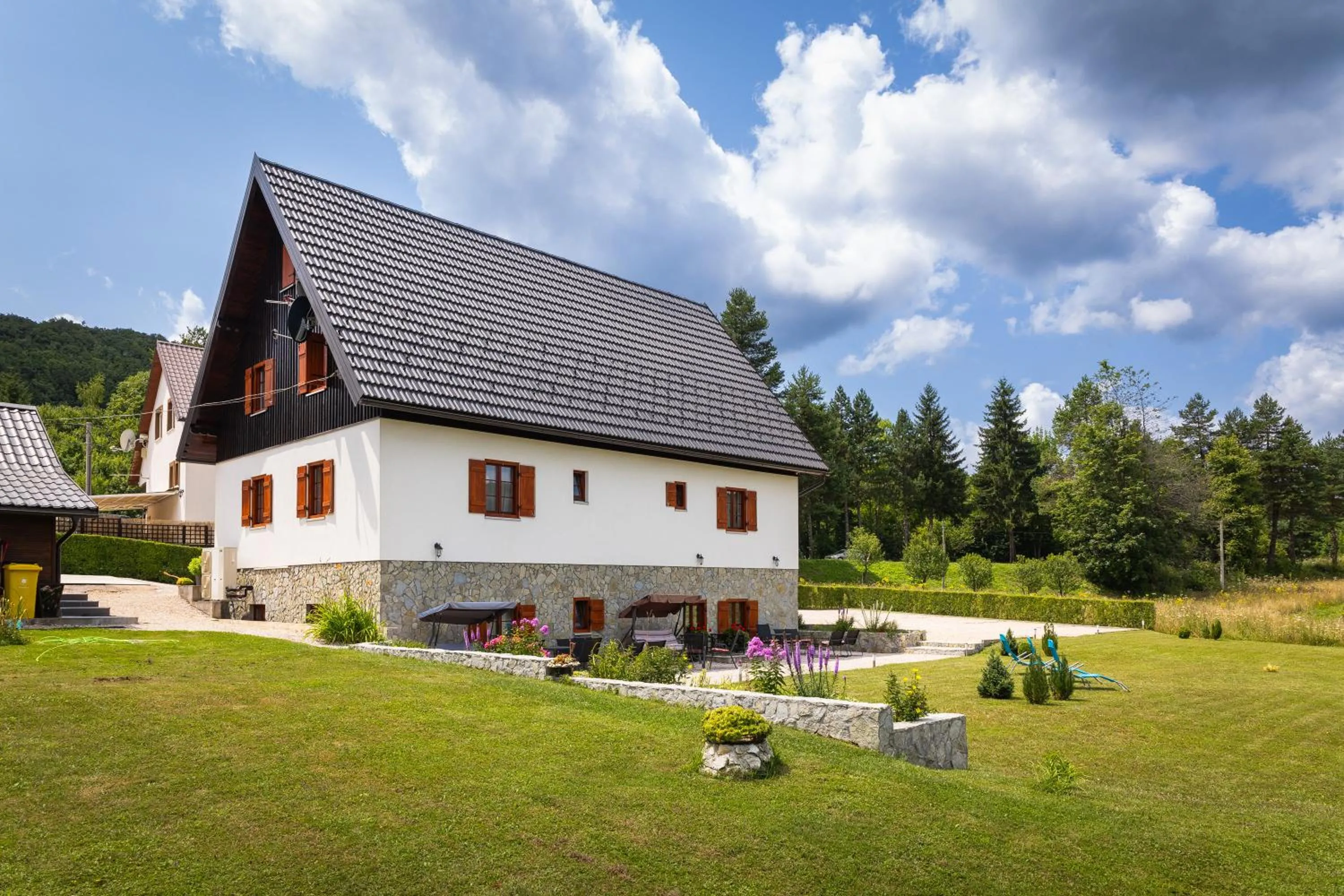 Green lakes house