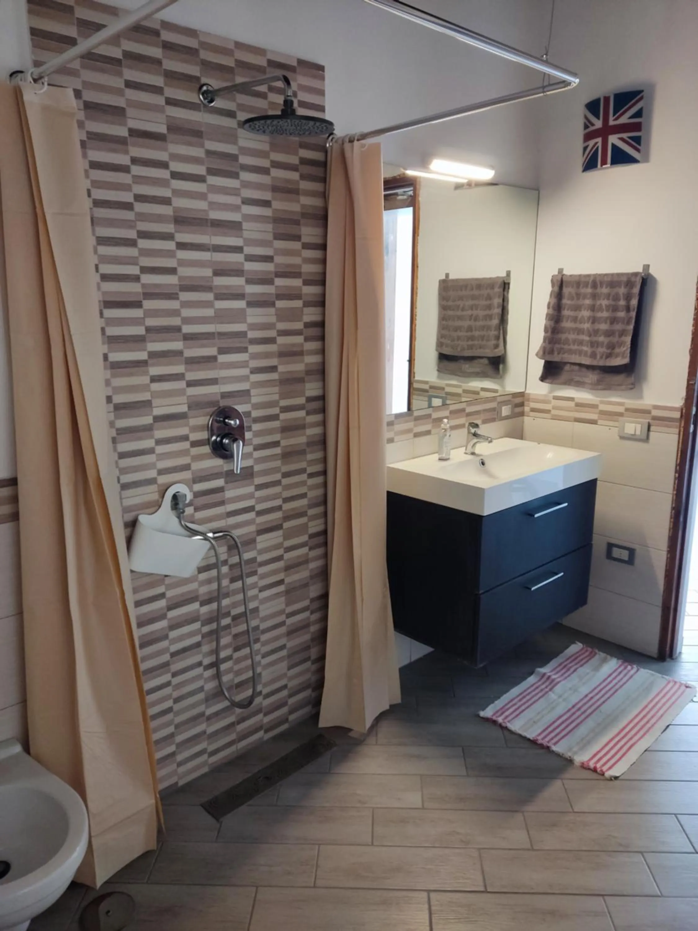 Shower in Casa Castellano