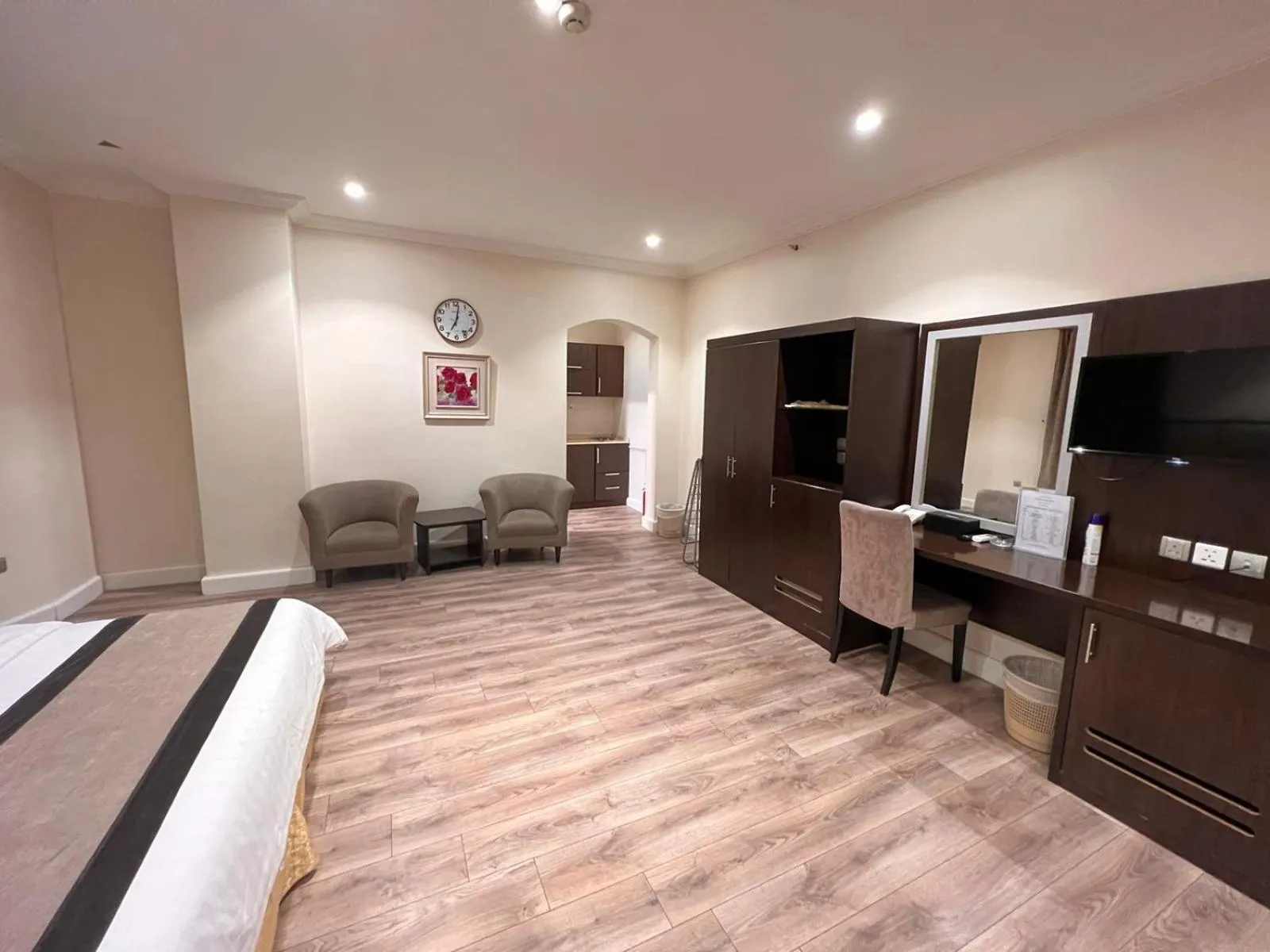 Photo of the whole room in Alshaheen Suites