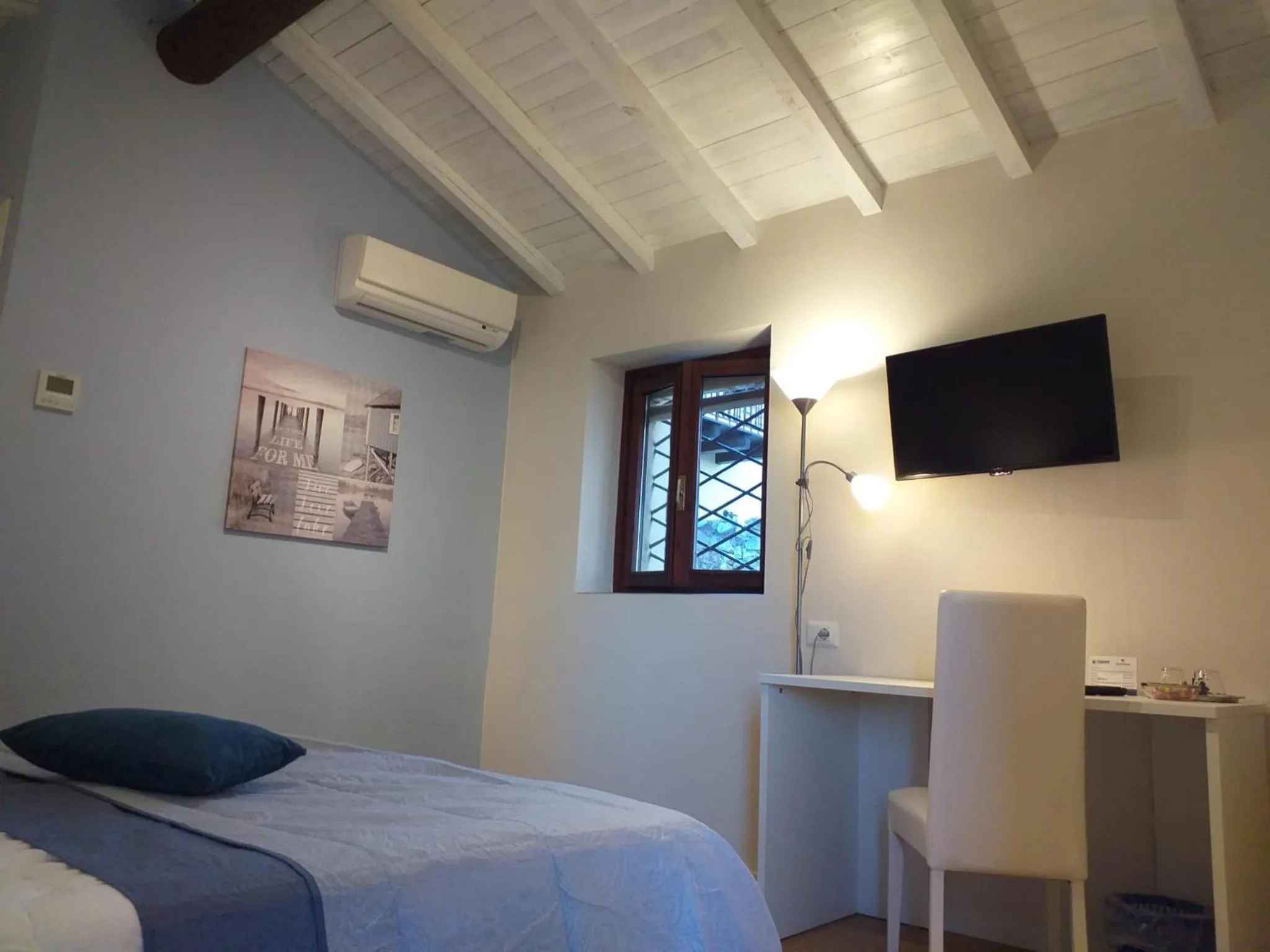 Photo of the whole room, Bed in Corteallago