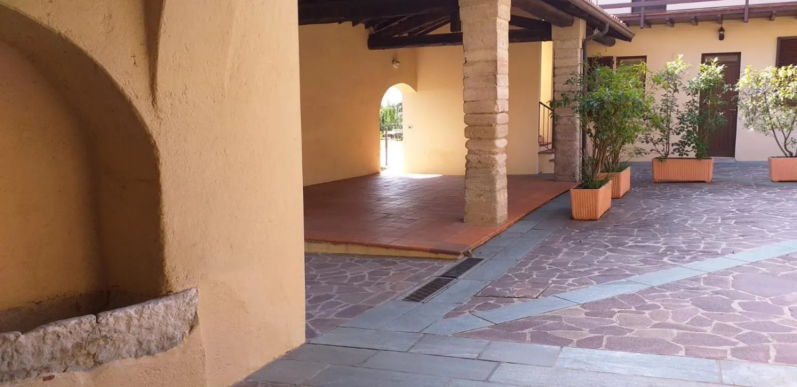 Inner courtyard view in Corteallago
