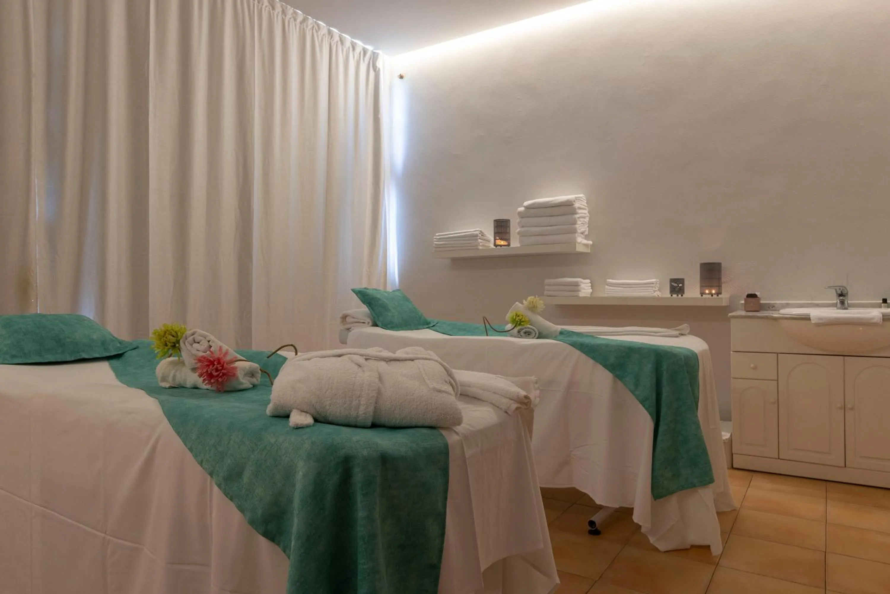 Massage, Bed in Hipotels Barrosa Garden