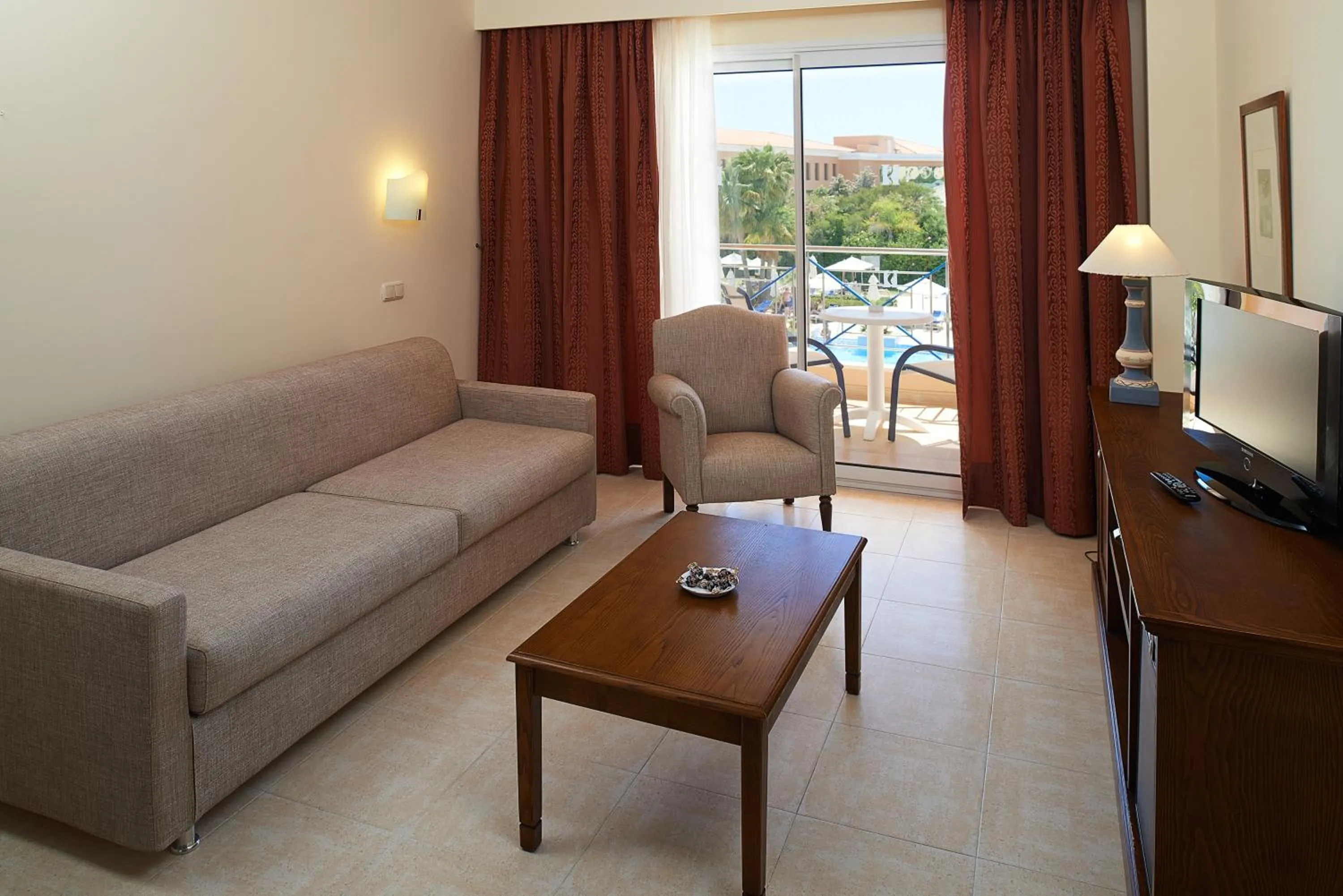 TV and multimedia in Hipotels Barrosa Garden