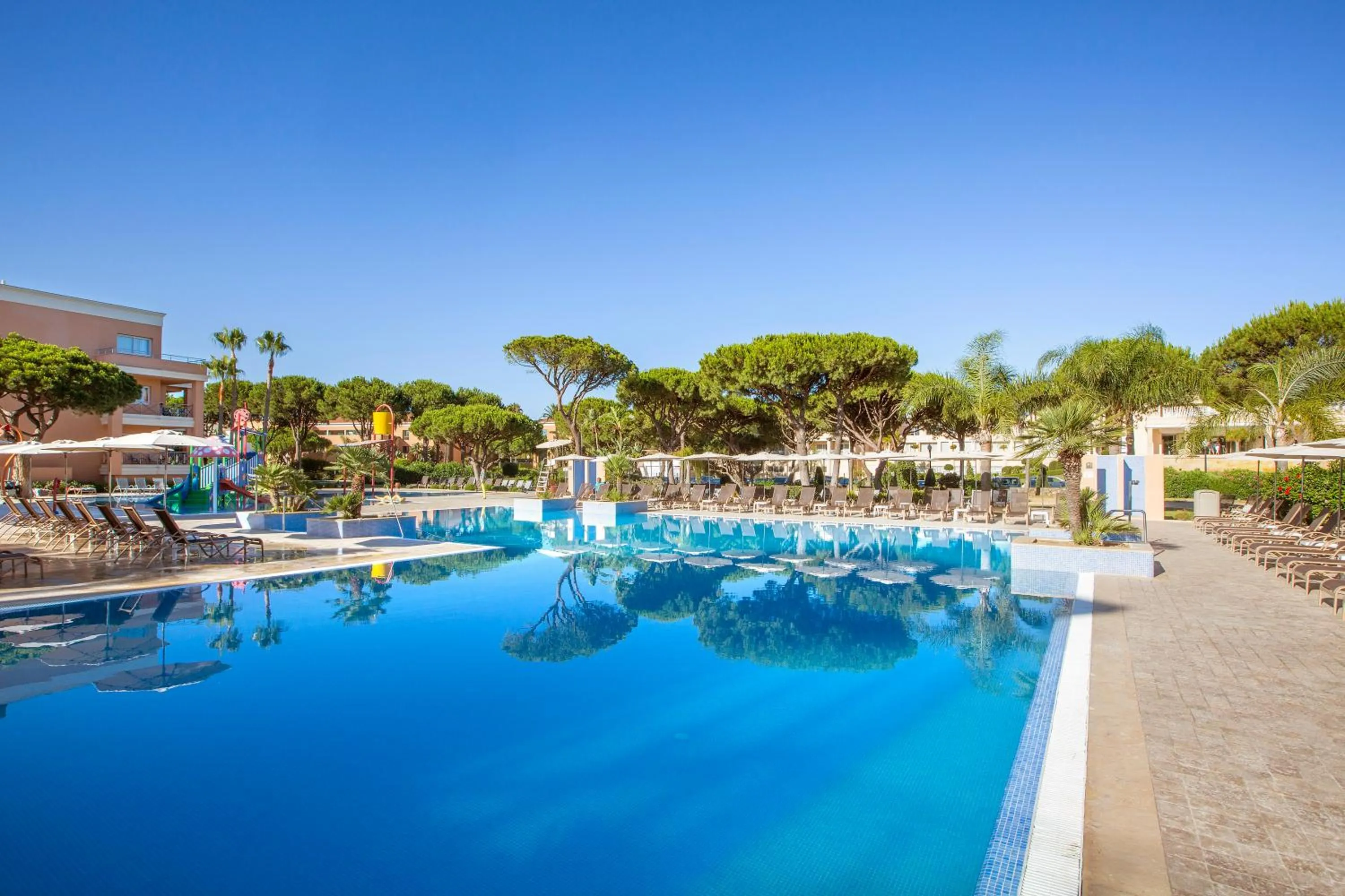 Swimming pool in Hipotels Barrosa Garden