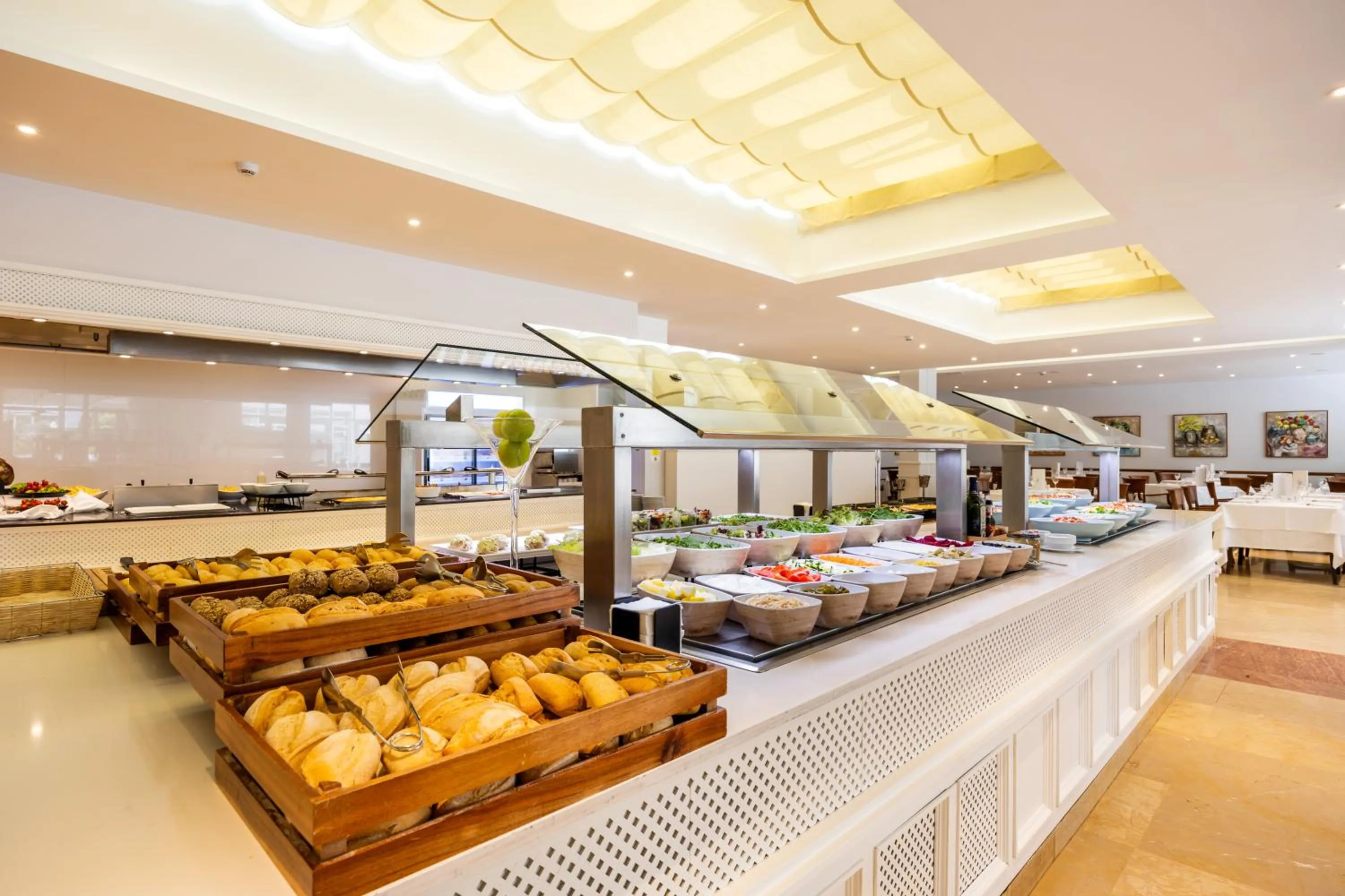 Restaurant/places to eat in Hipotels Barrosa Garden