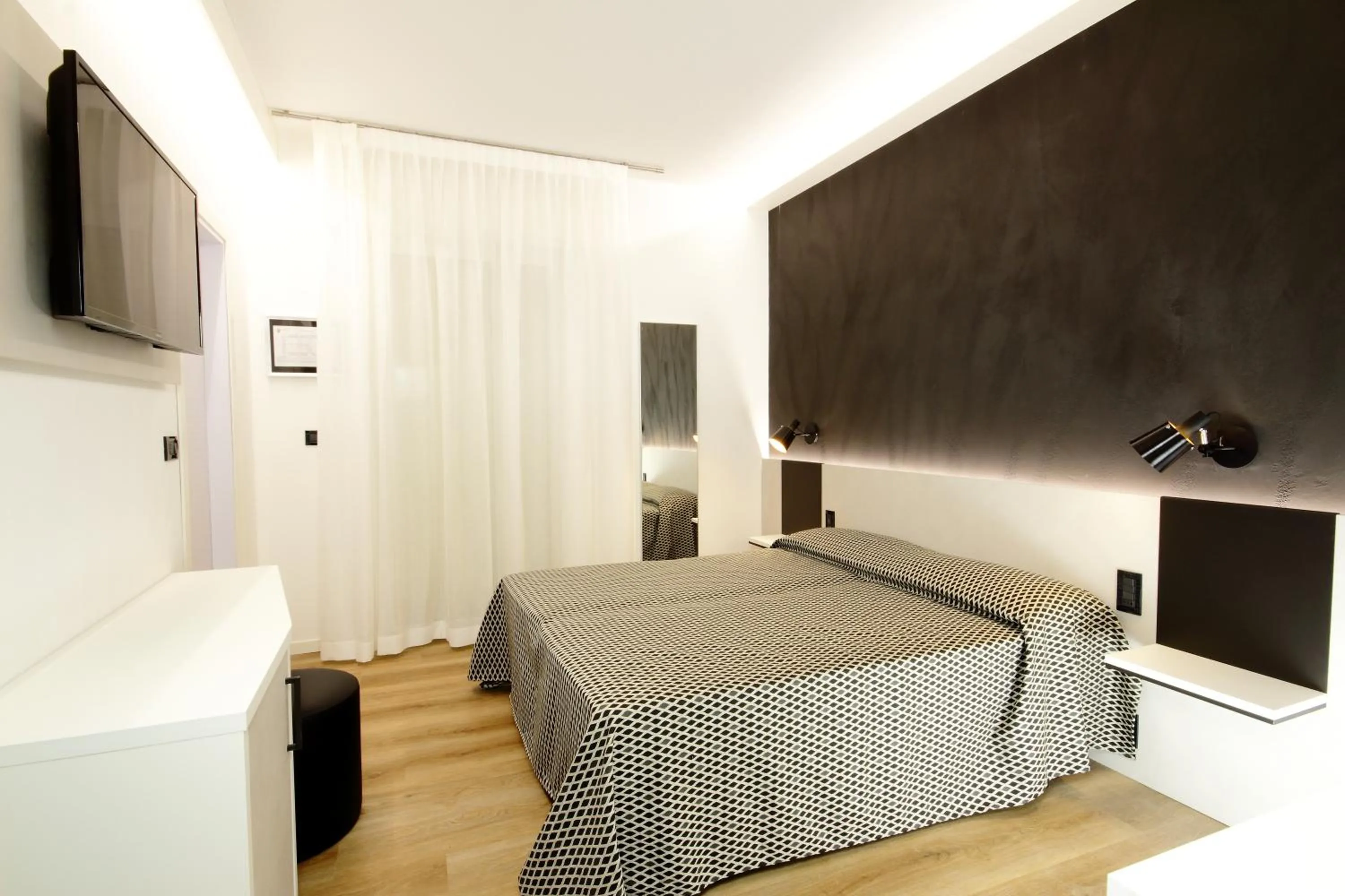 Photo of the whole room, Bed in Hotel Toledo