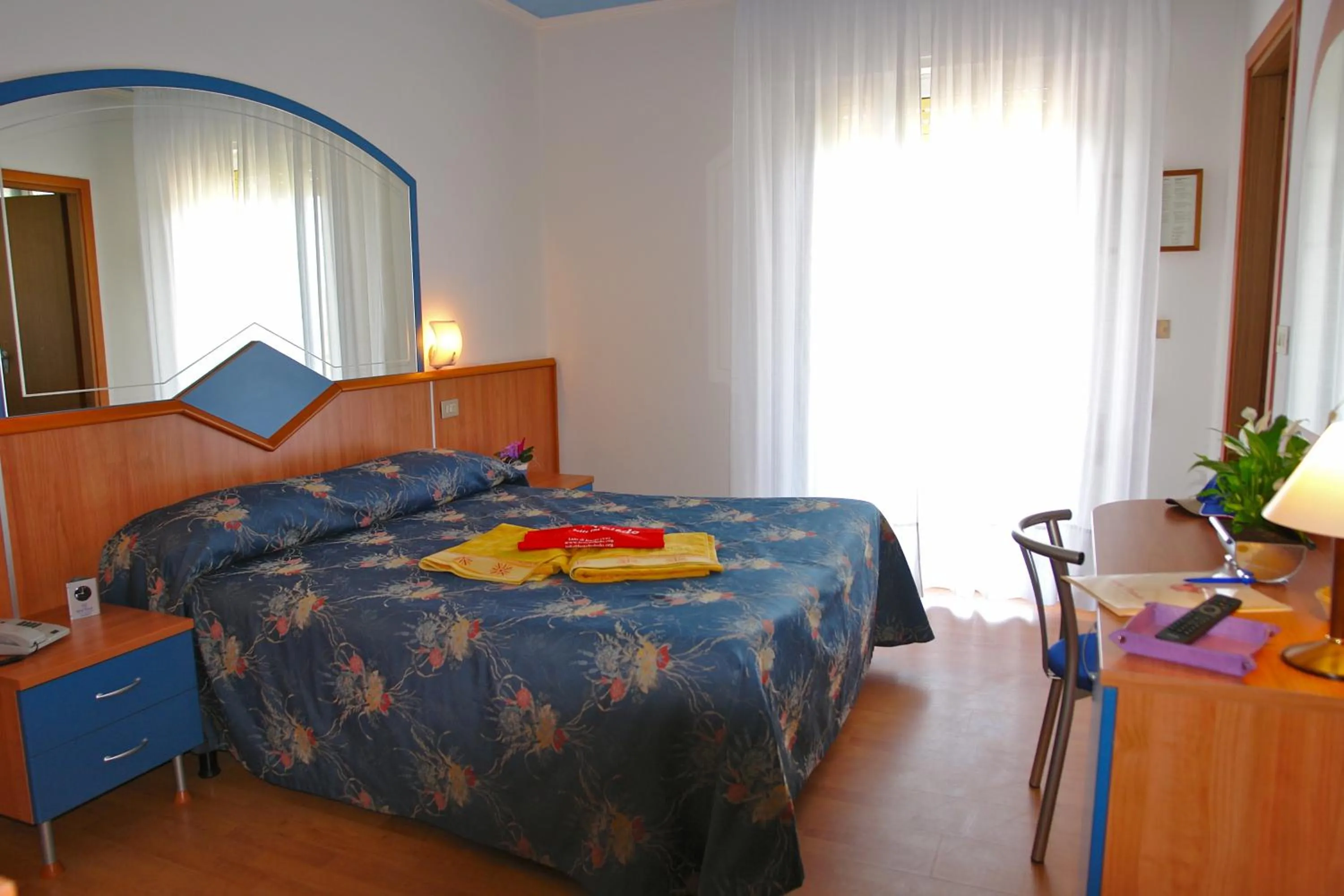 Photo of the whole room, Bed in Hotel Toledo