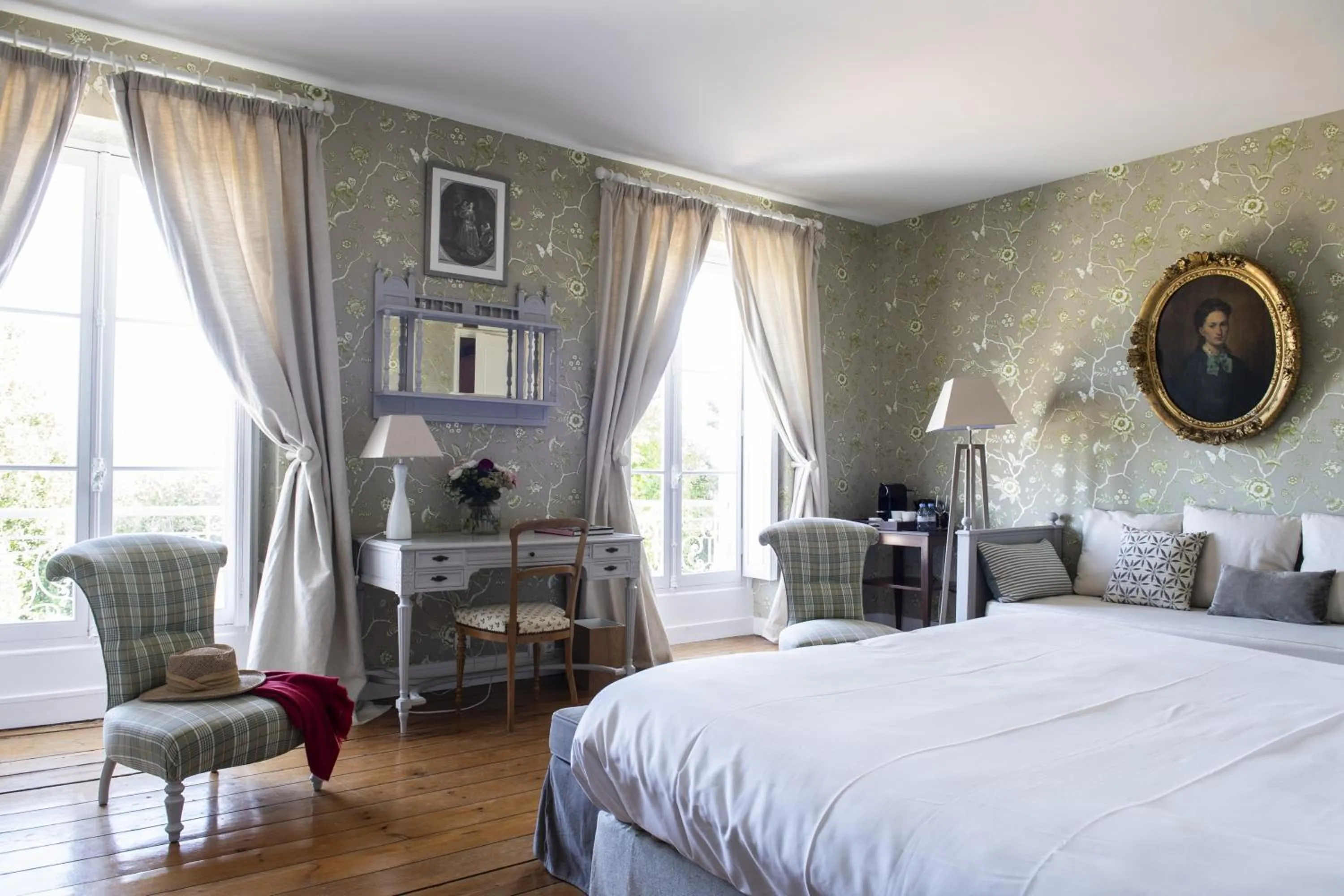 Bedroom, Bed in Château Ormes de Pez