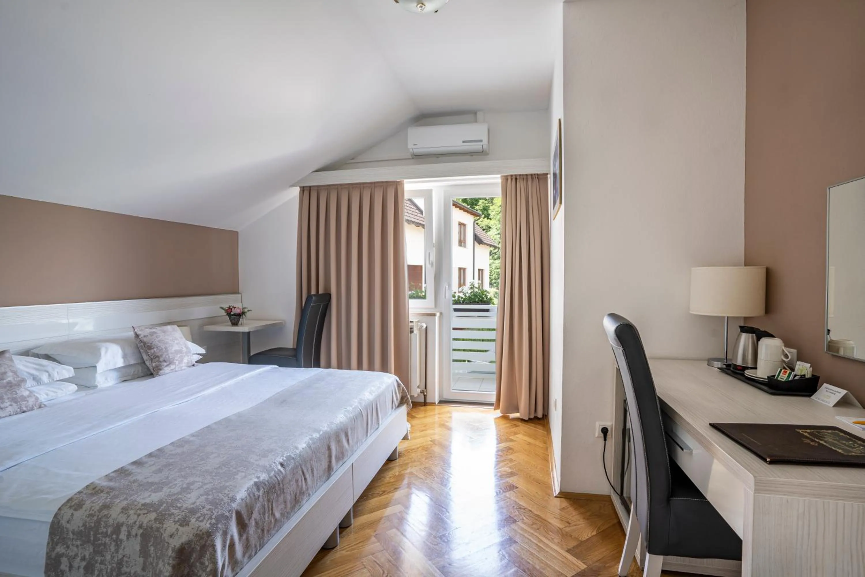 Comfort Double or Twin Room with Balcony in Rooms Degenija Annex