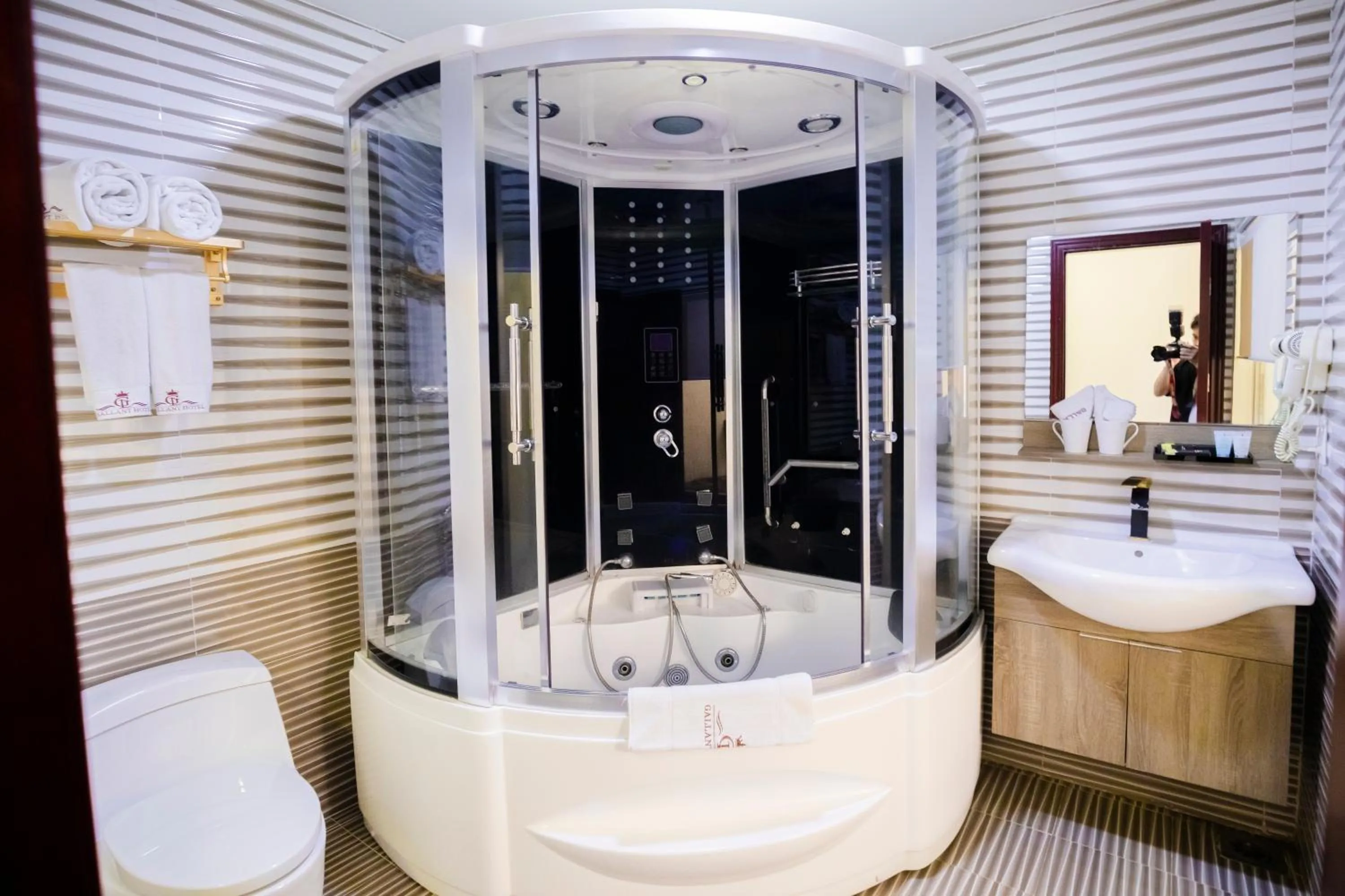 Bathroom in Gallant Hotel 154 - Near Cat Bi Airport