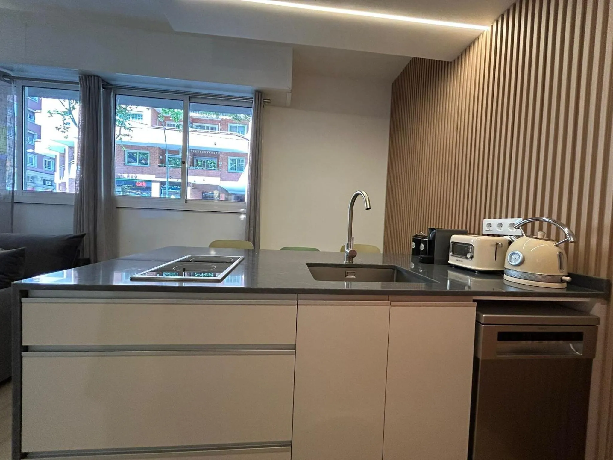 BarcelonaForRent Sant Pau Suite