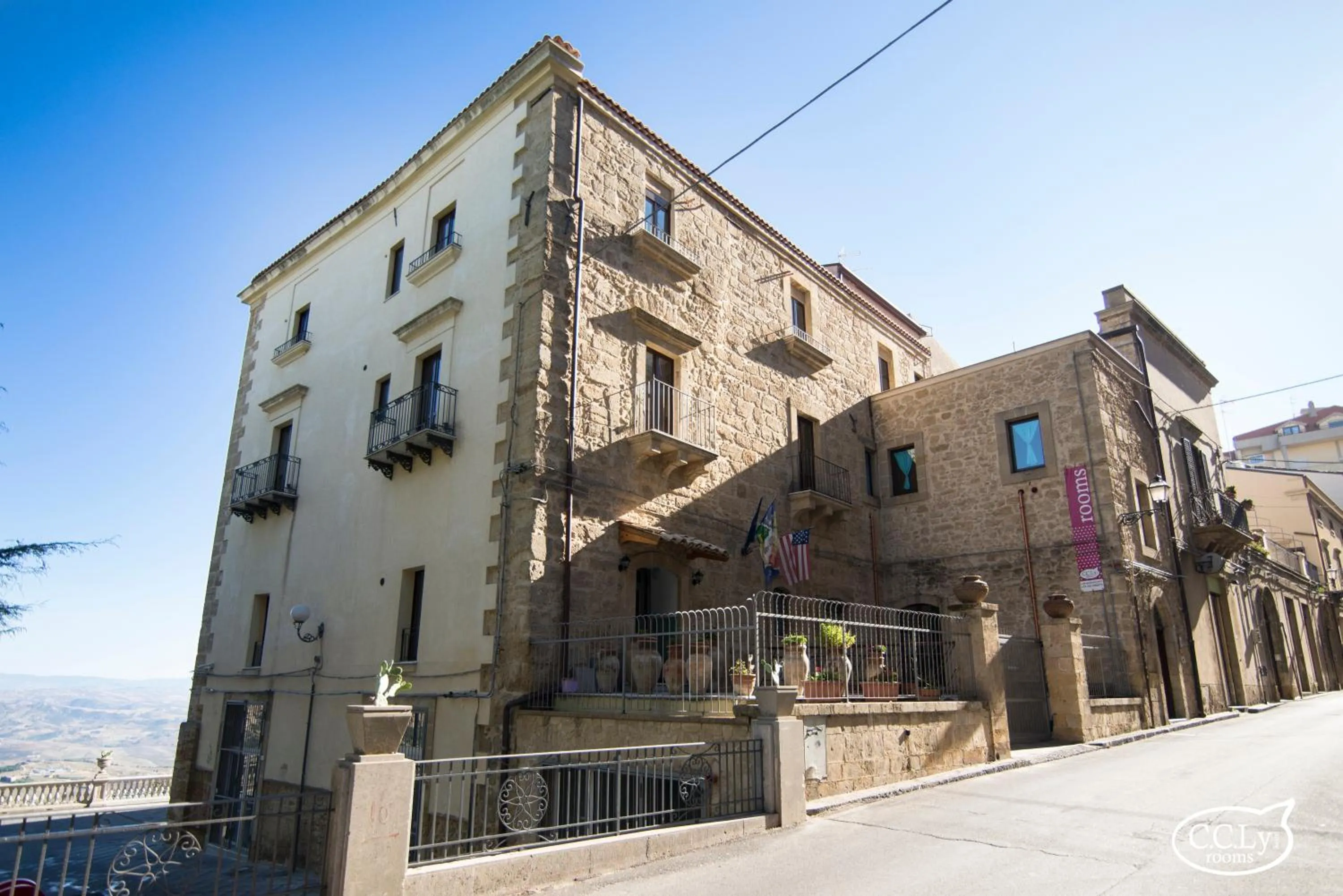 Property building in Sicily Rooms Enna