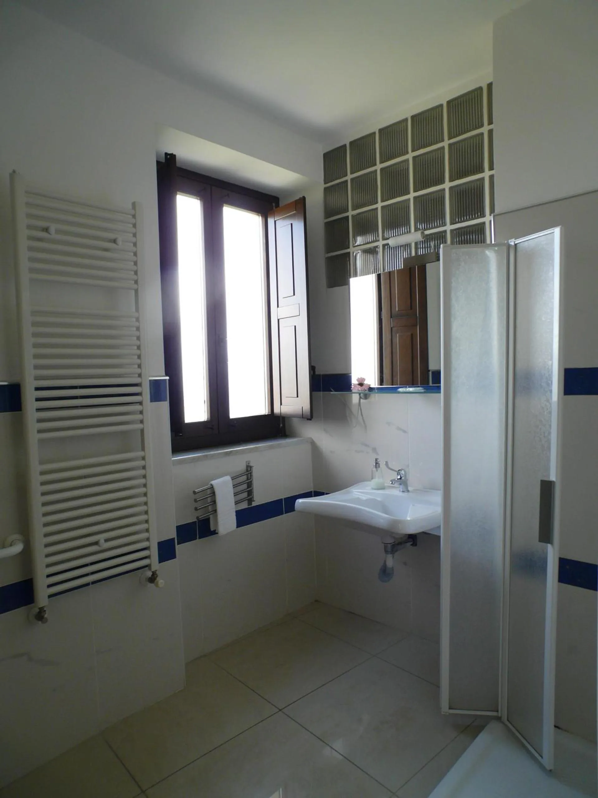 Bathroom in Sicily Rooms Enna