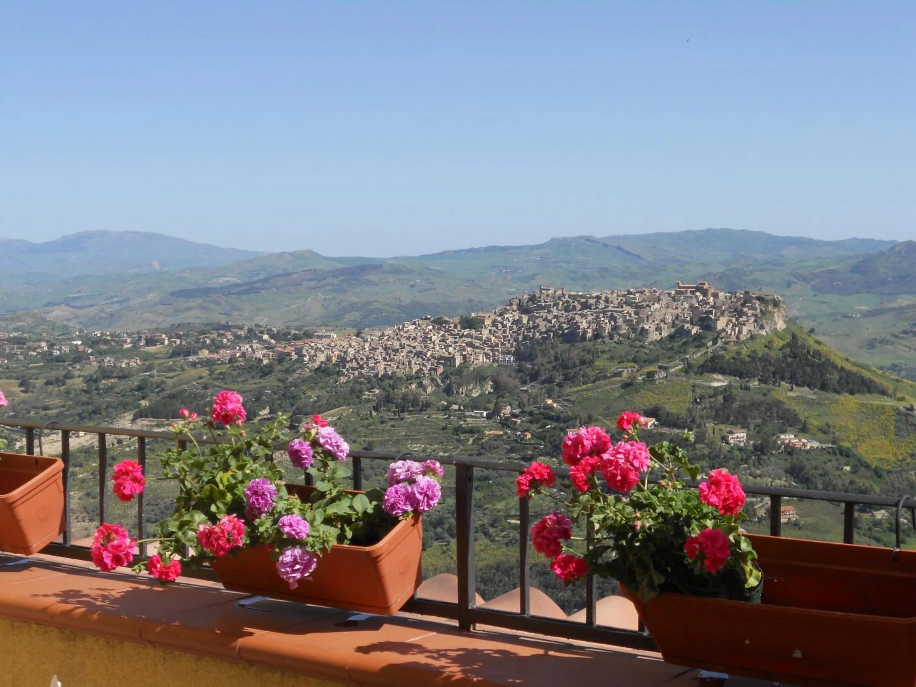 Property building in Sicily Rooms Enna